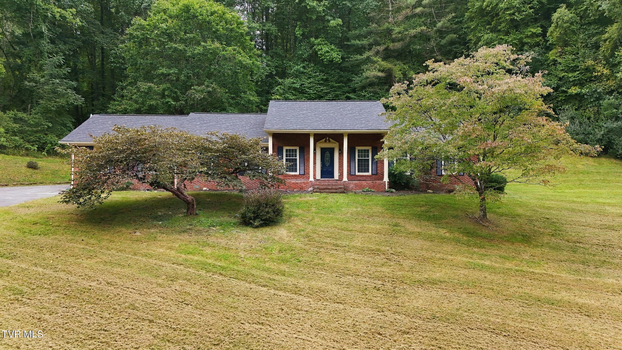 8412 Courtland Road — photo