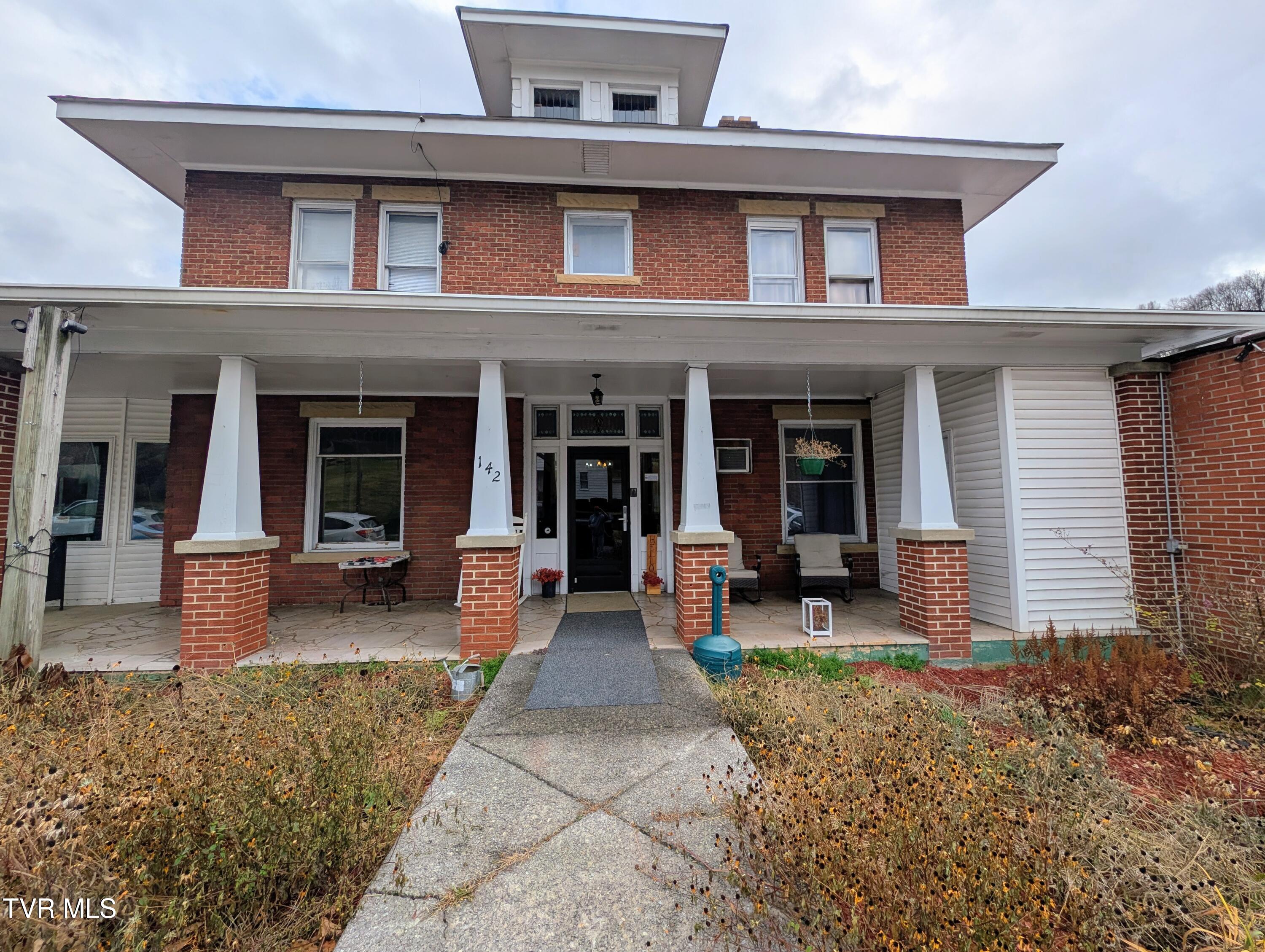 142 East Main Street — photo