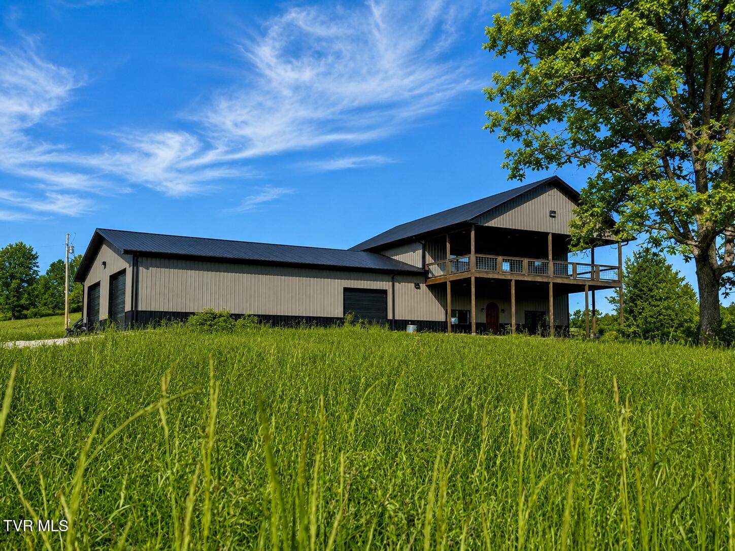 2114 Powell River Rd — photo