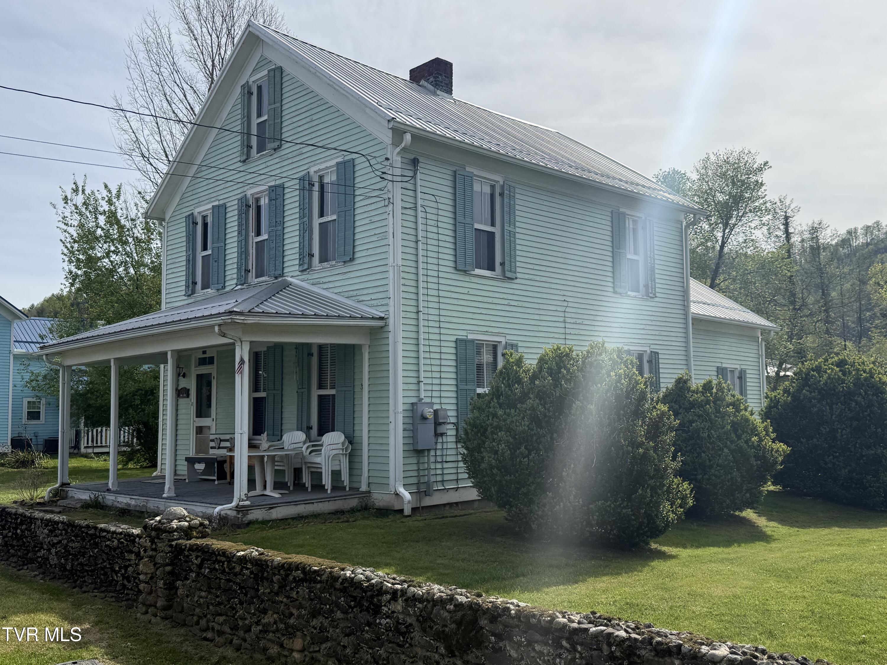 212 Main Street — photo