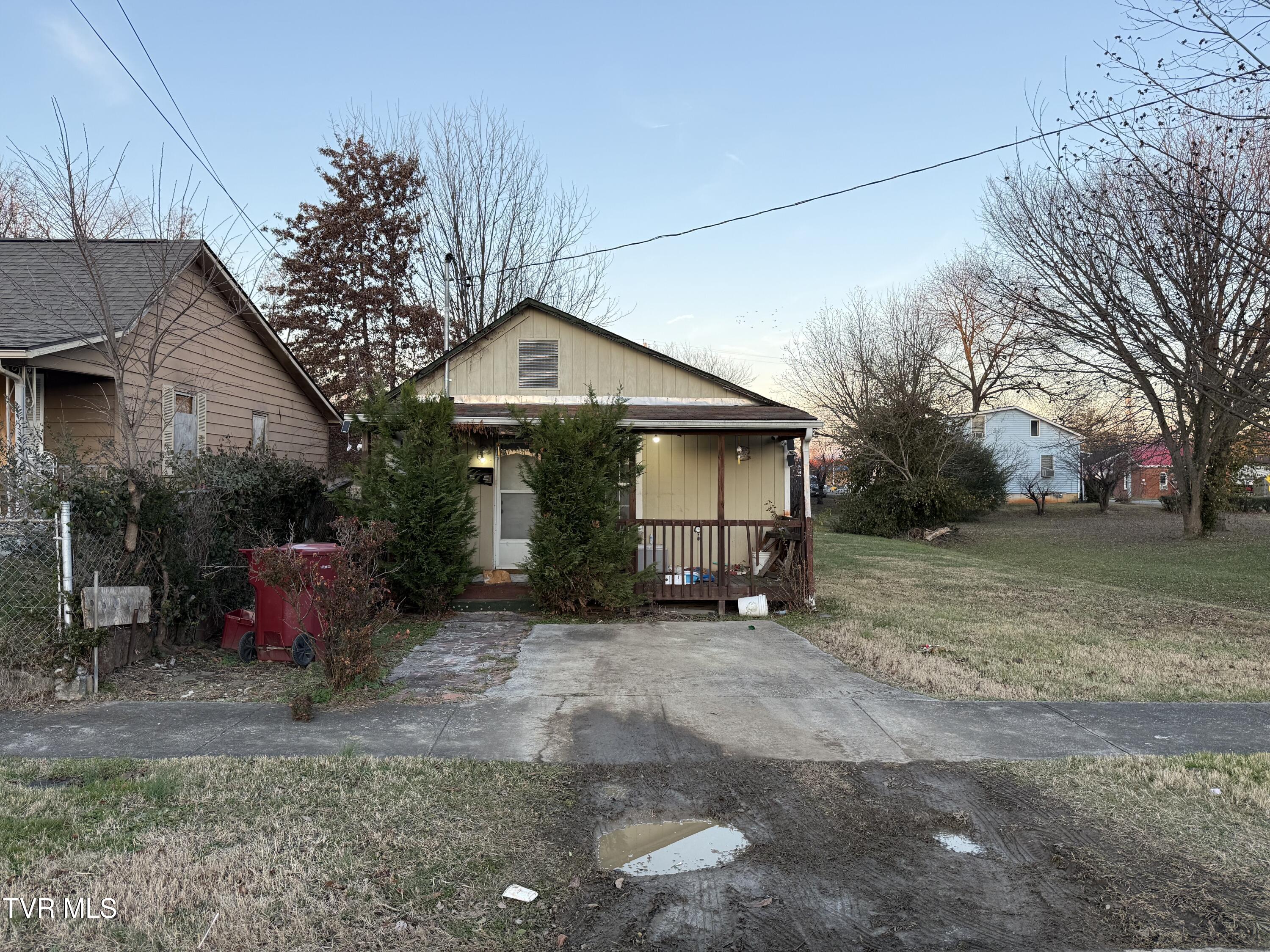 906 North Boone Street — photo