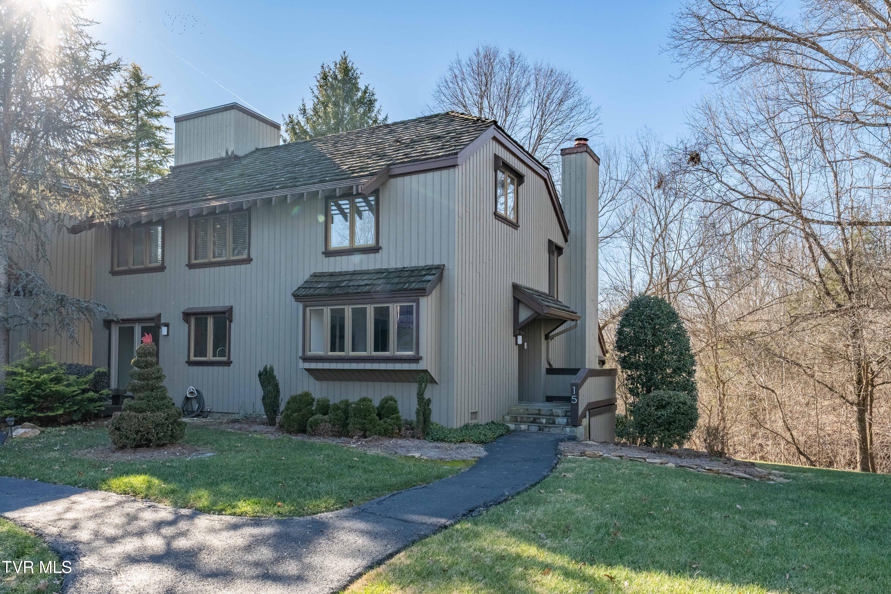 15 Crown Circle 15 — photo
