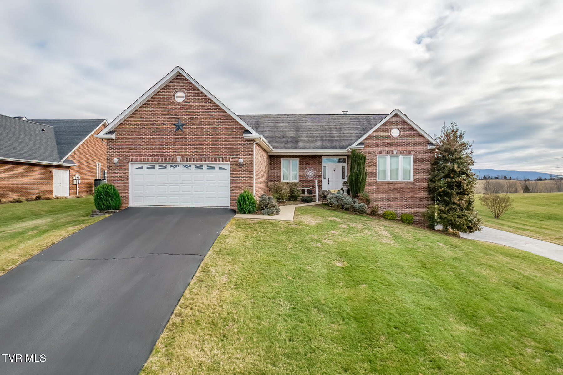 229 Country Meadows Circle — photo