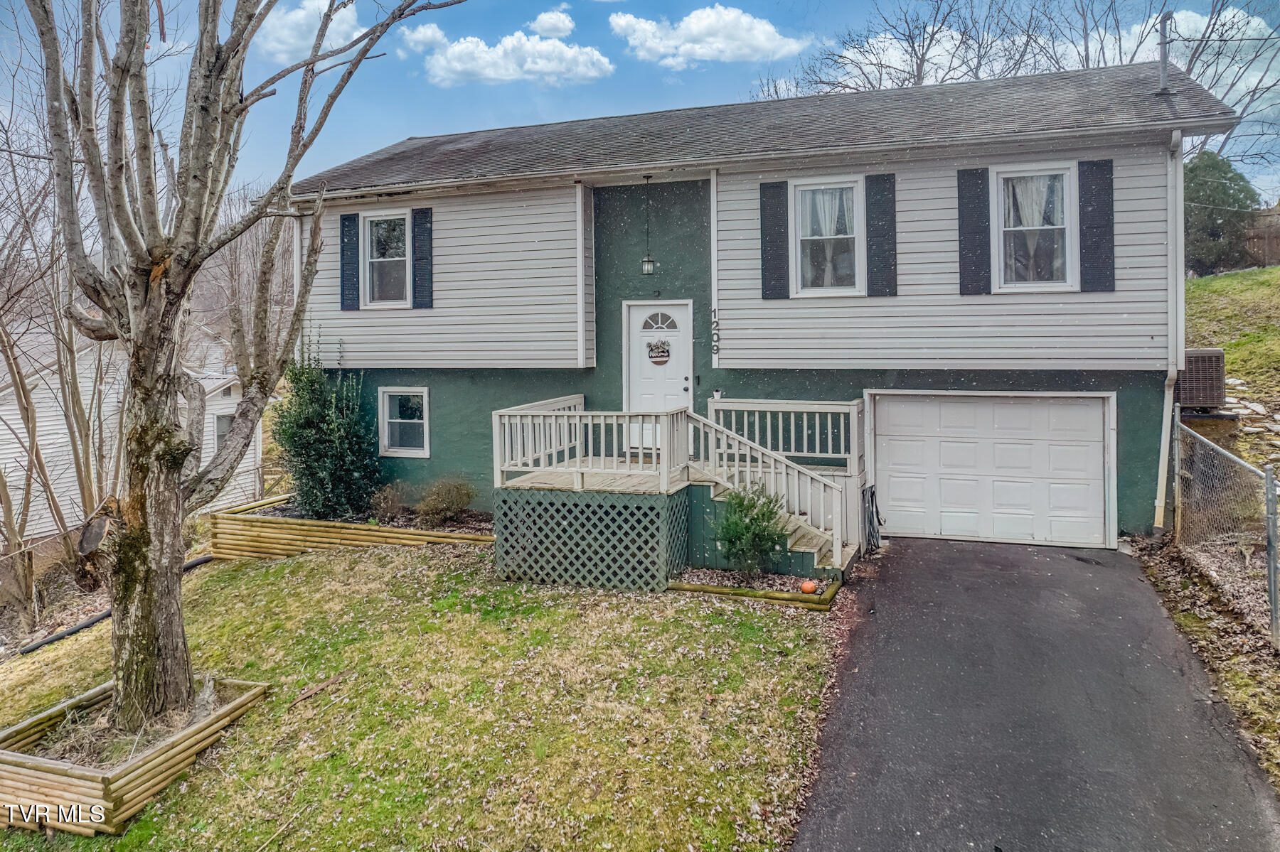 1209 Idlewylde Circle — photo