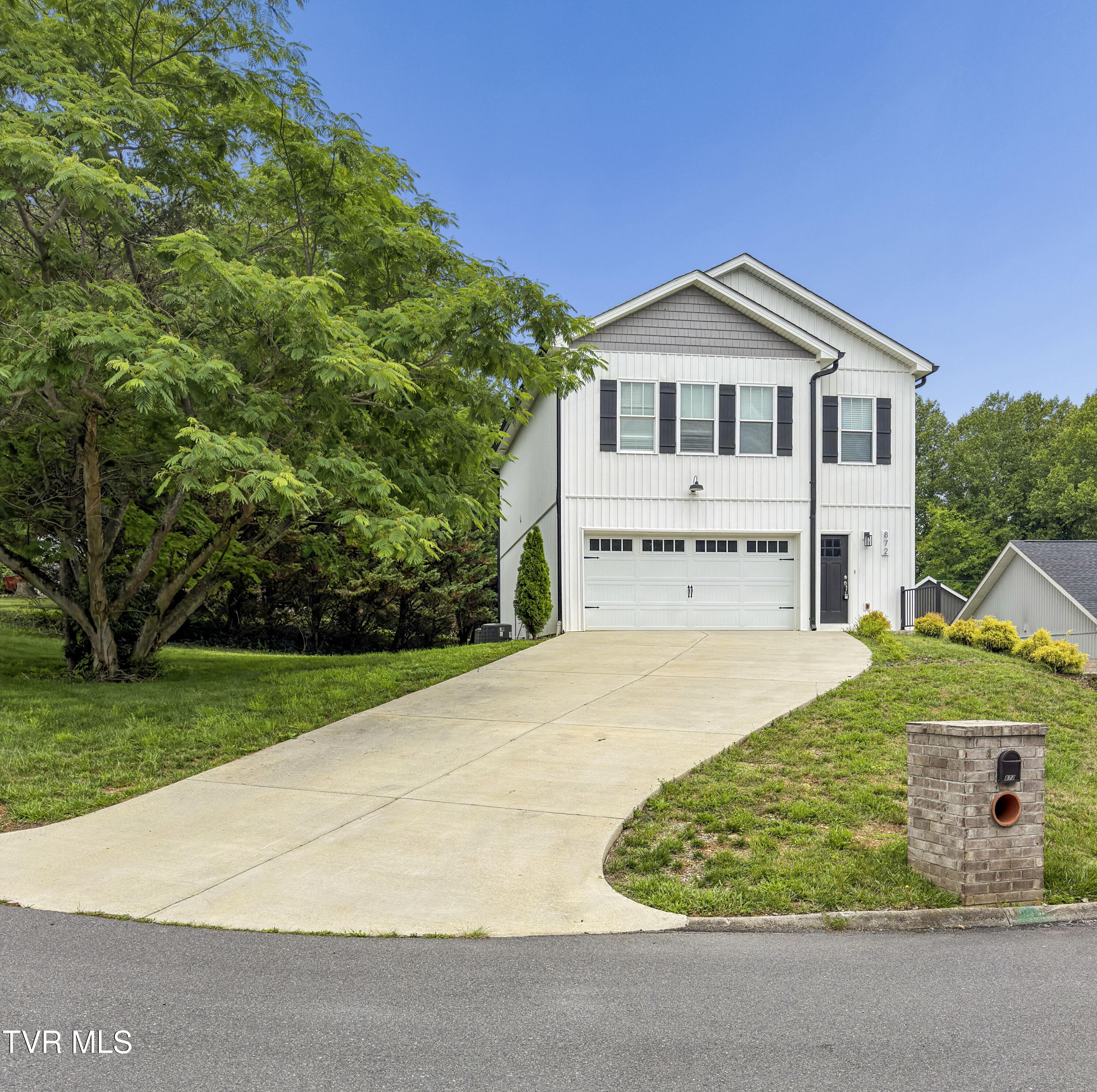 872 Ava Drive — photo