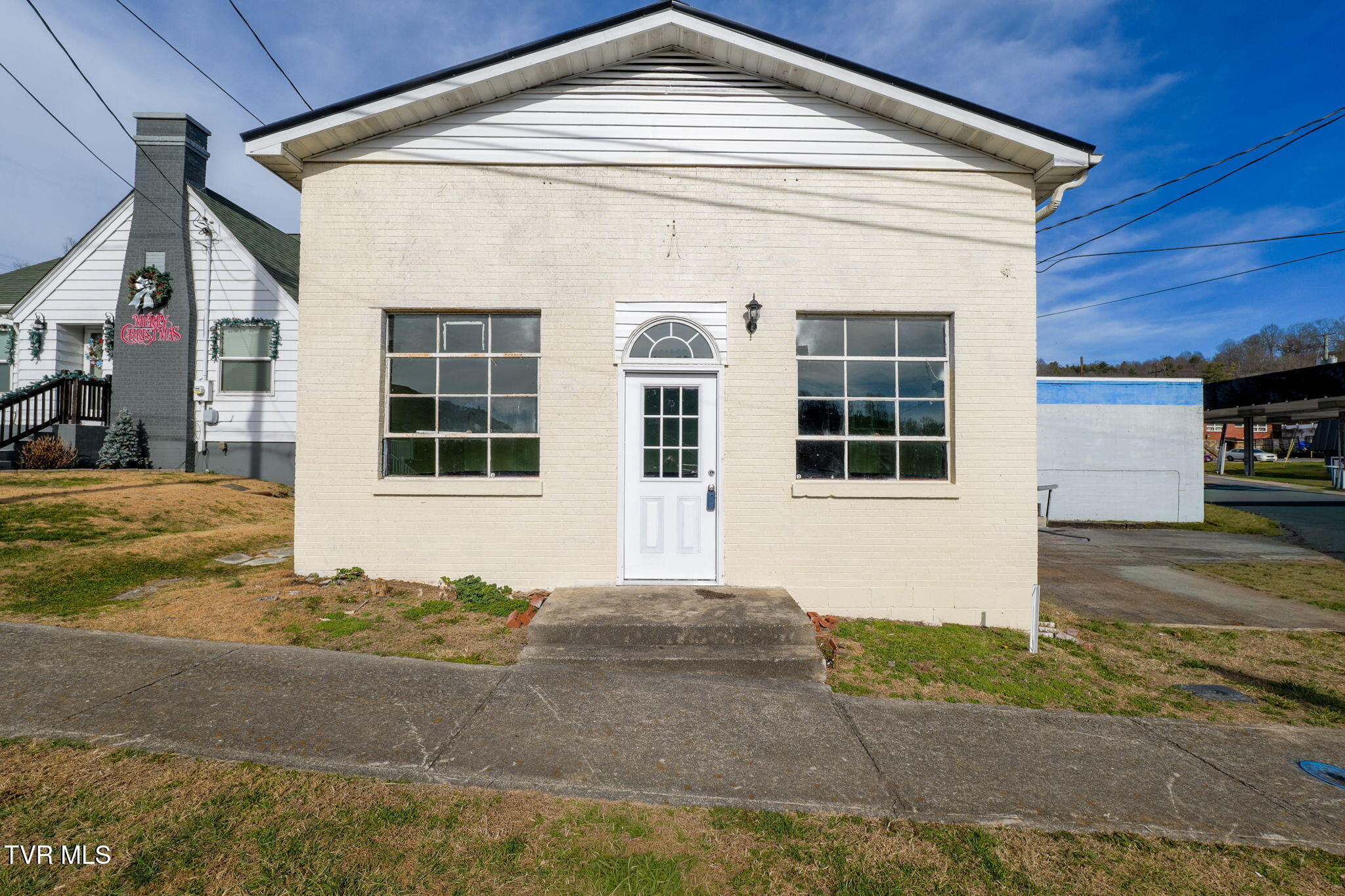 16557 Broad Street — photo