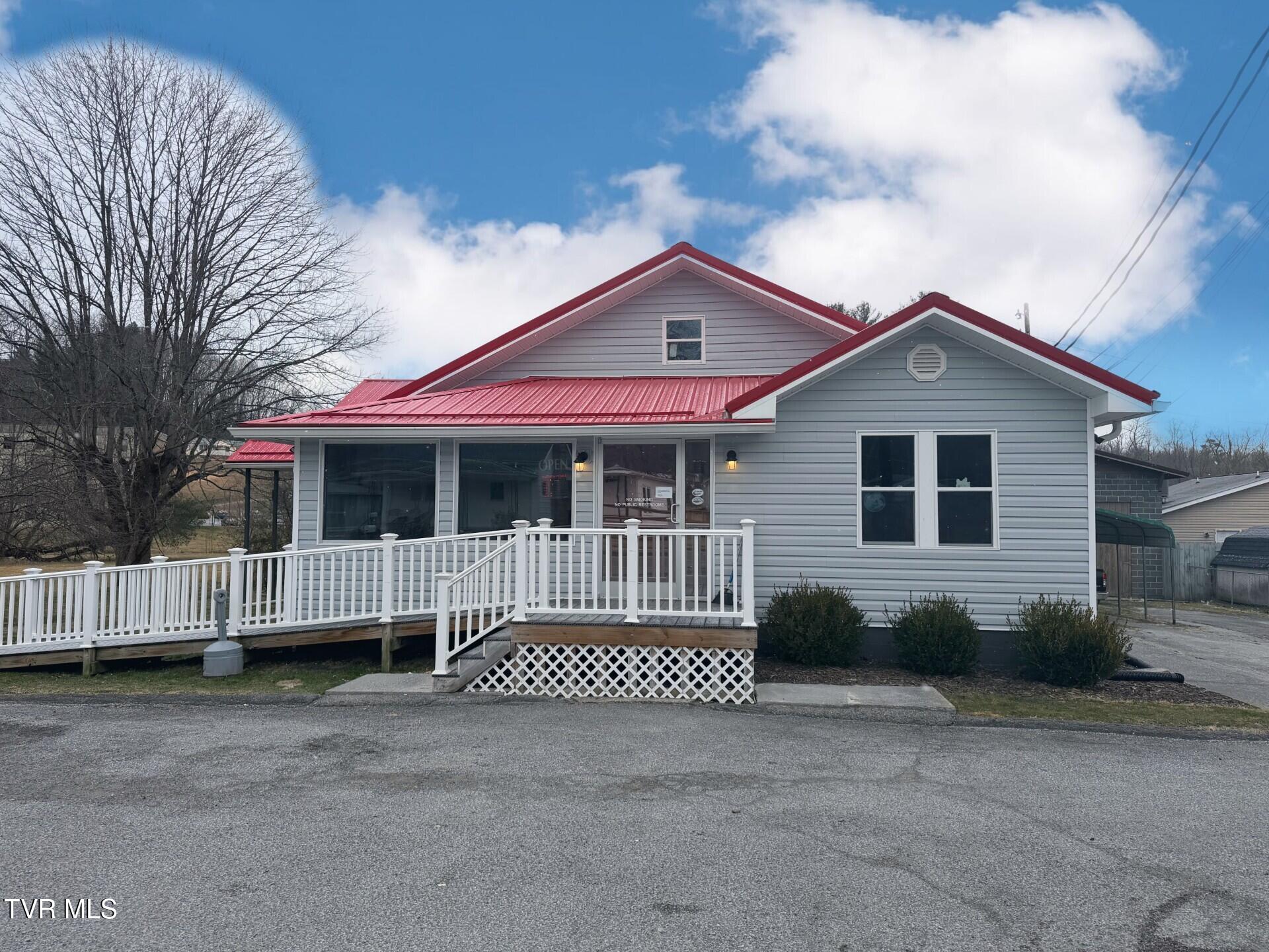 404 Northeast Hurricane Road — photo