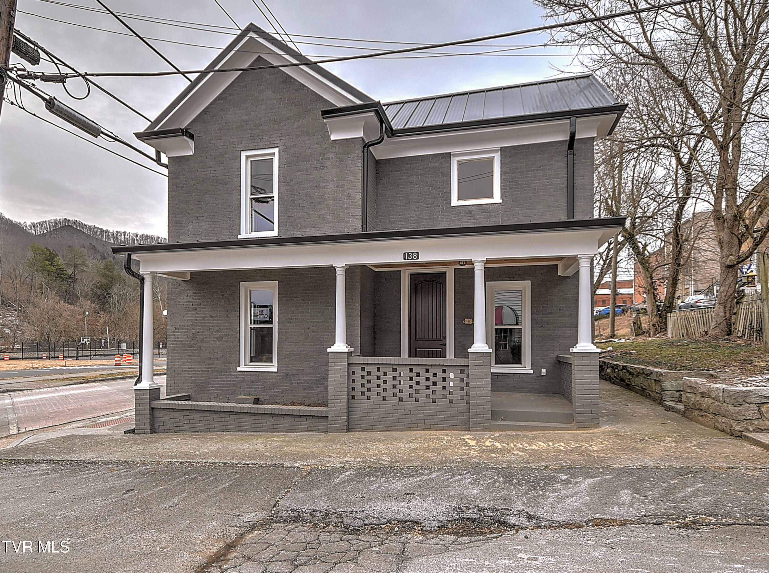 138 Antique Street — photo