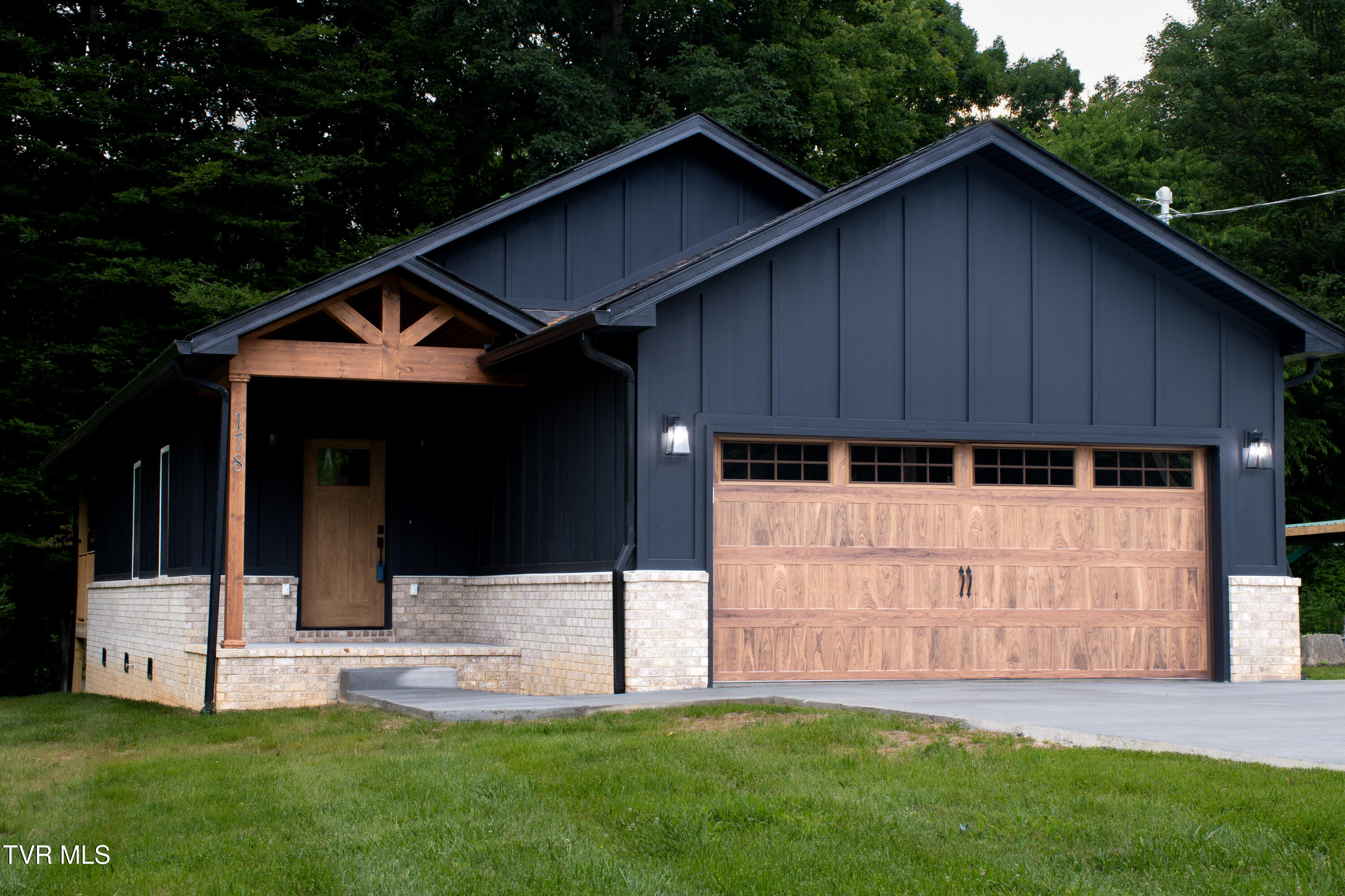 178 Woodland Circle — photo