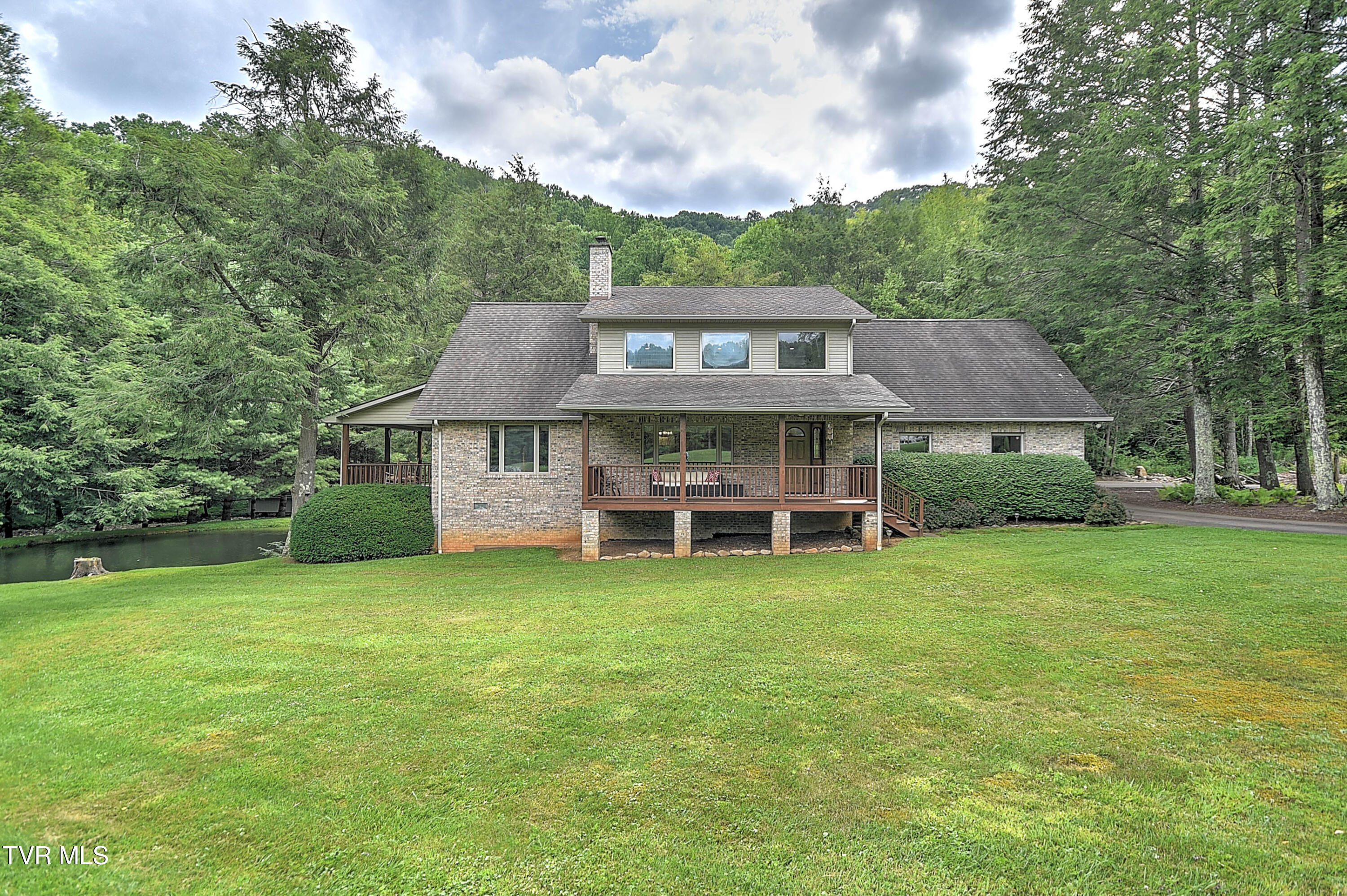 122 Chase Drive — photo