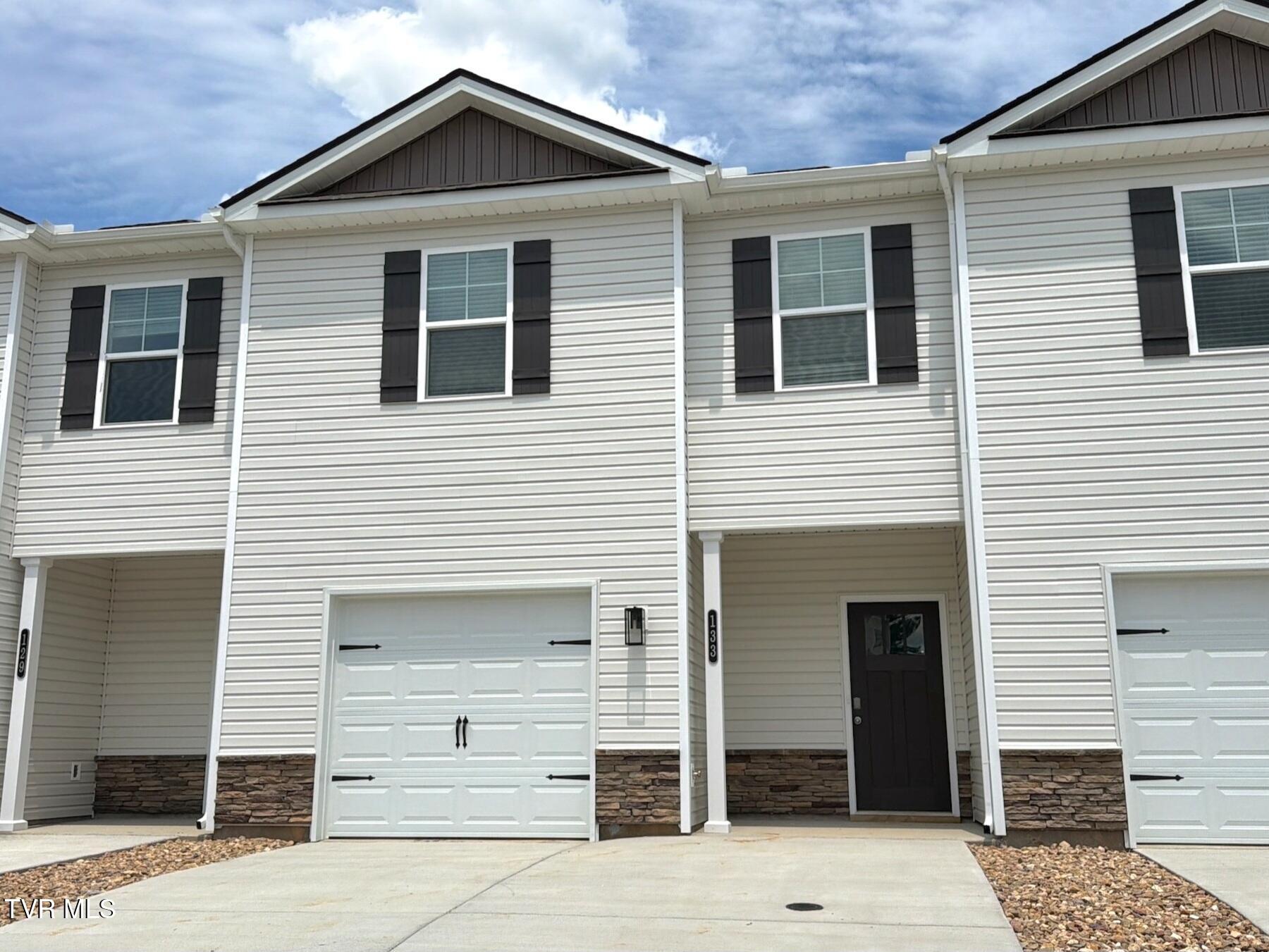 133 Holt Way — photo