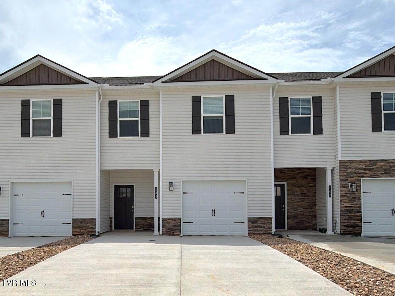 148 Holt Way — photo
