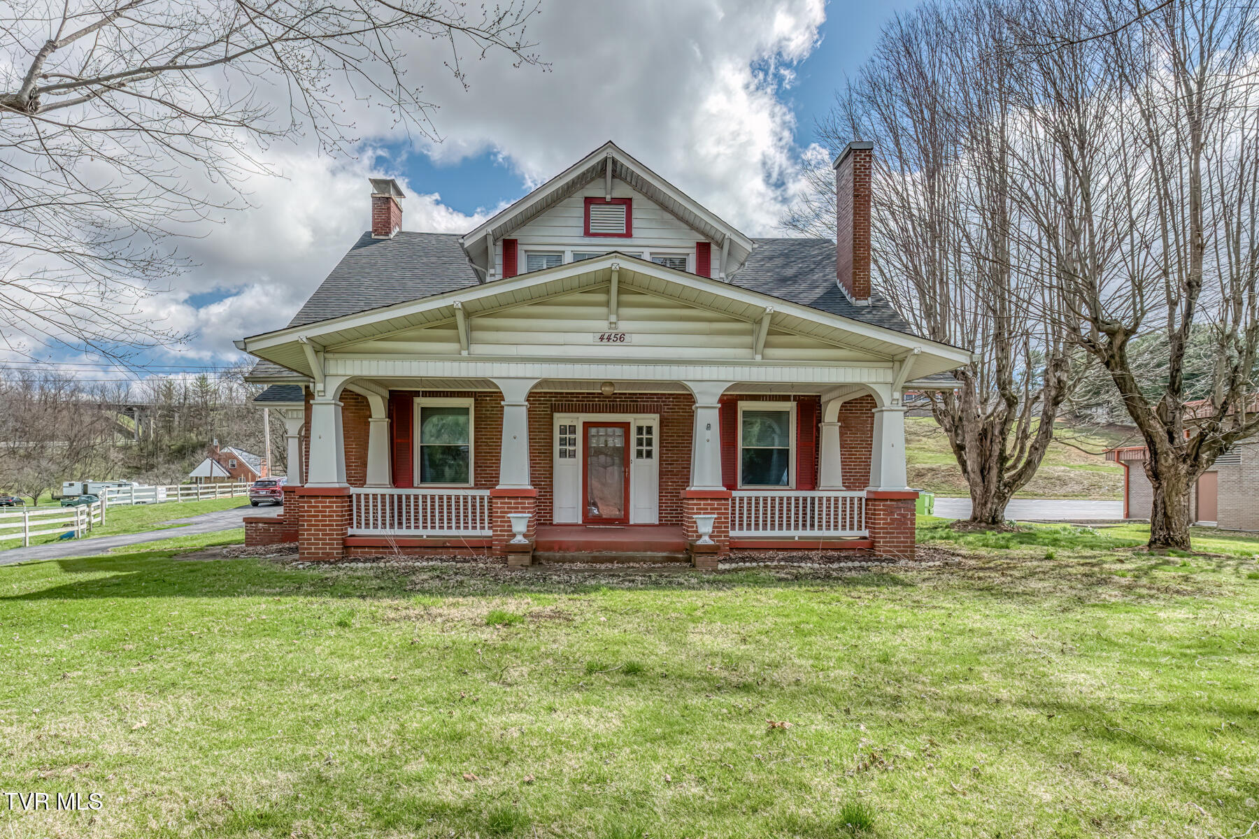 4456 Lee Highway — photo