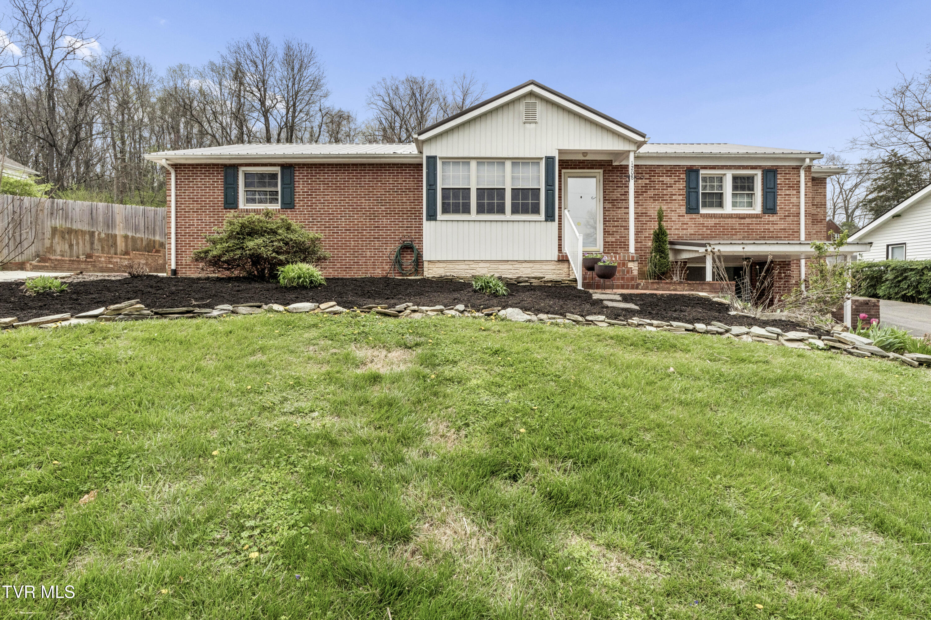 1208 Robinhood Road — photo