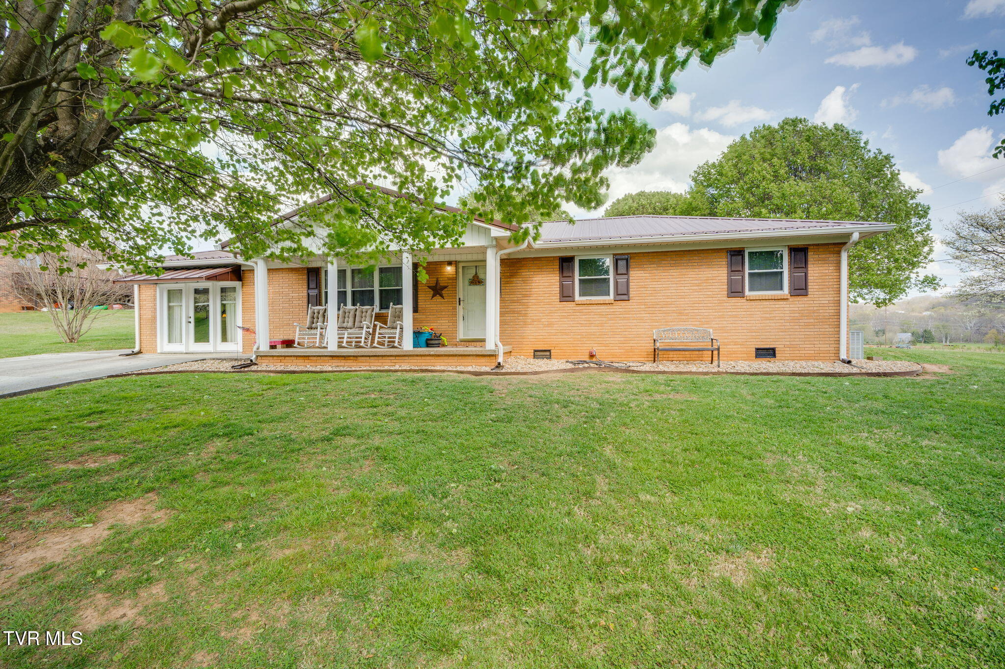 102 Cresswood Drive — photo