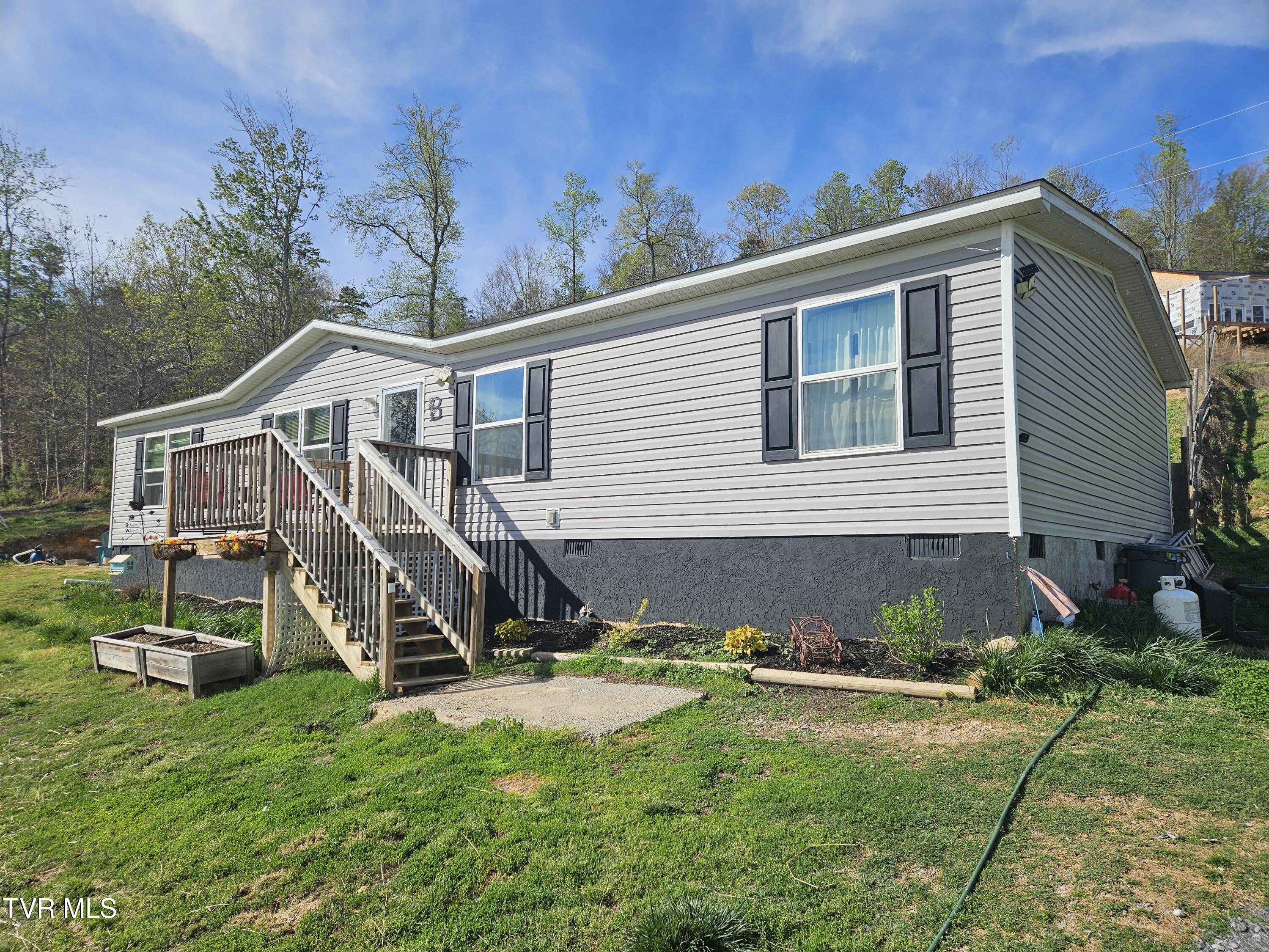 1029 Red Bud Lane — photo