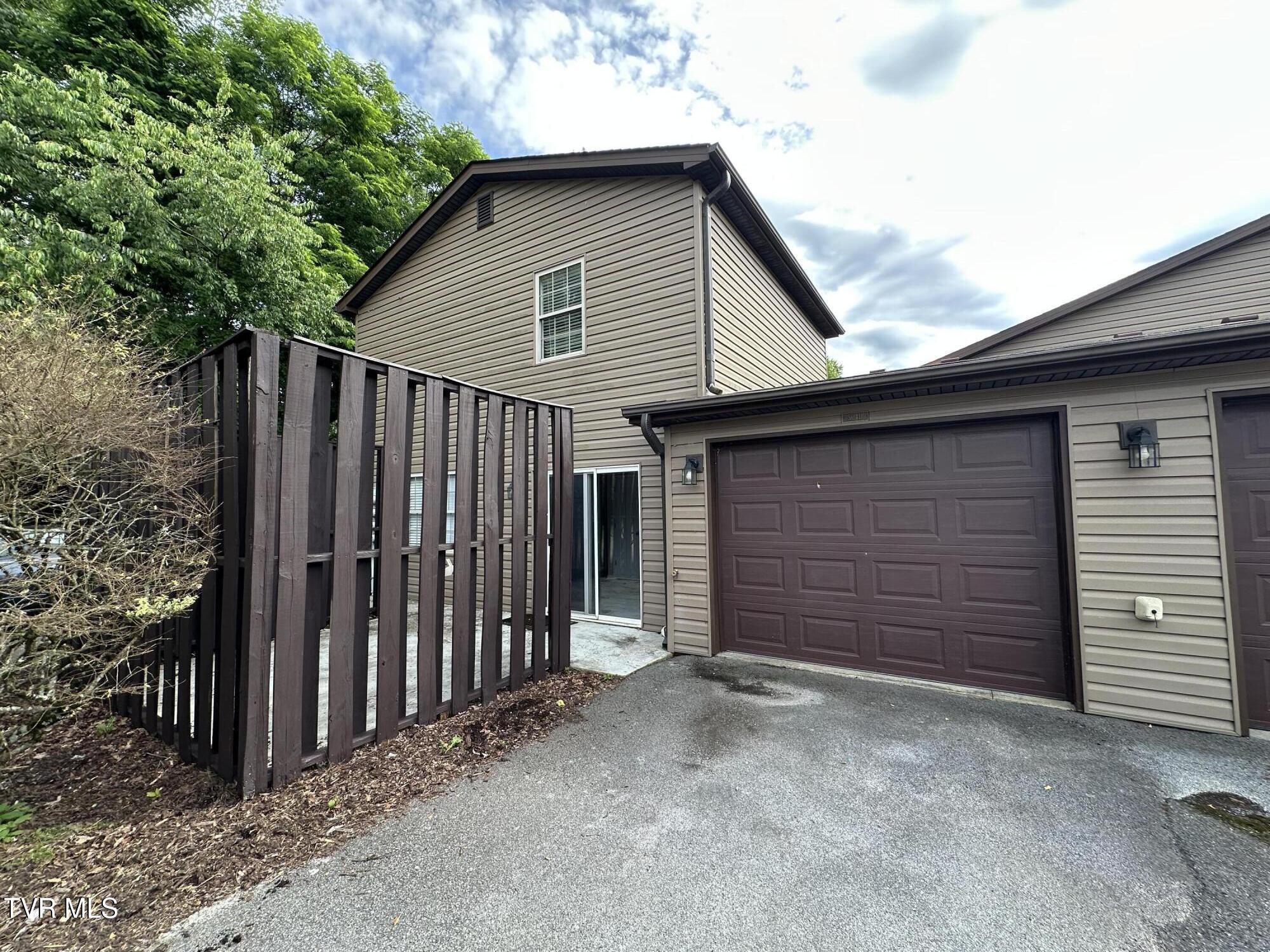 504 -D Pilgrim Court D — photo