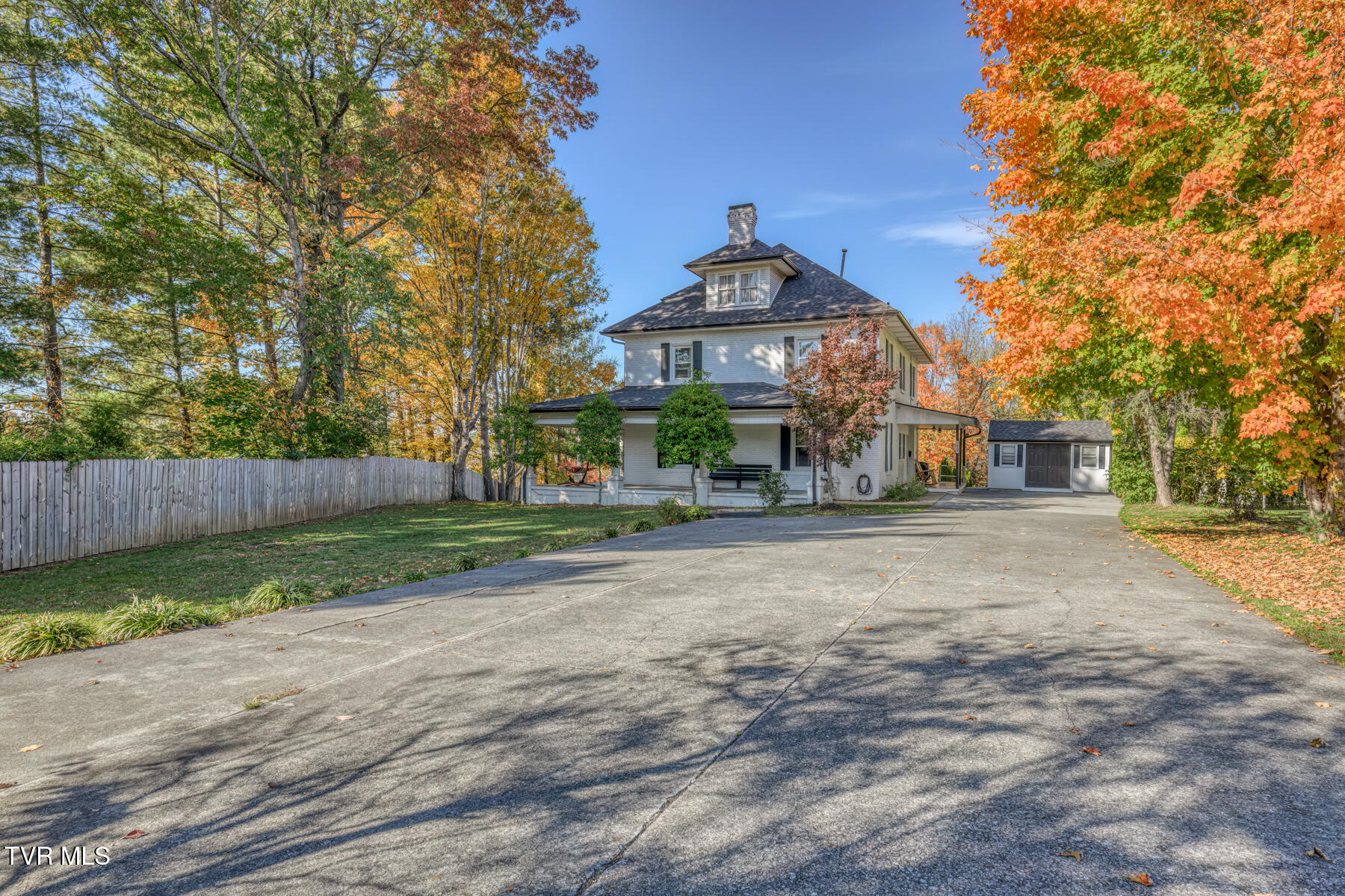1505 West Lakeview Drive — photo
