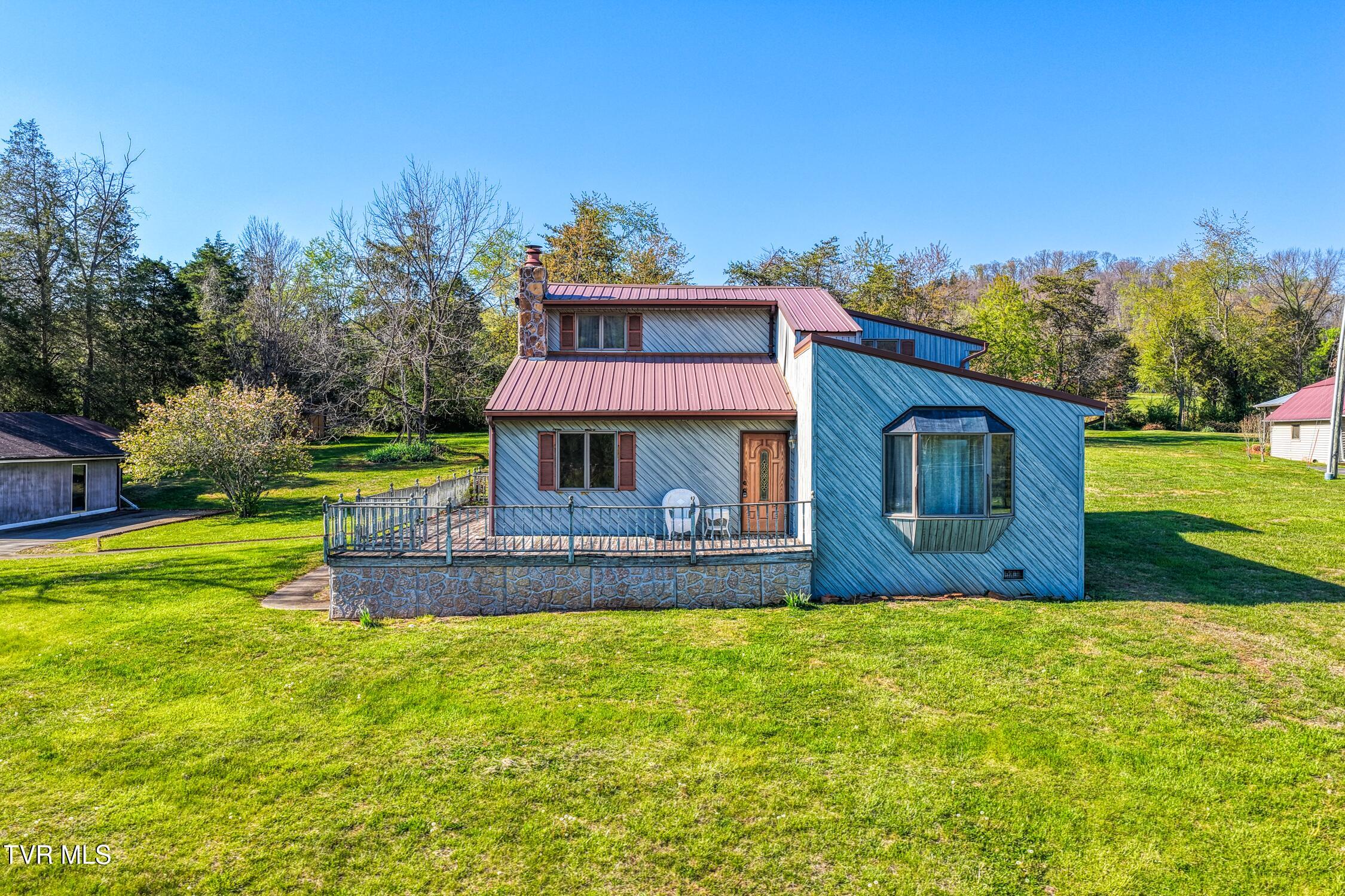 605 Redwood Drive — photo