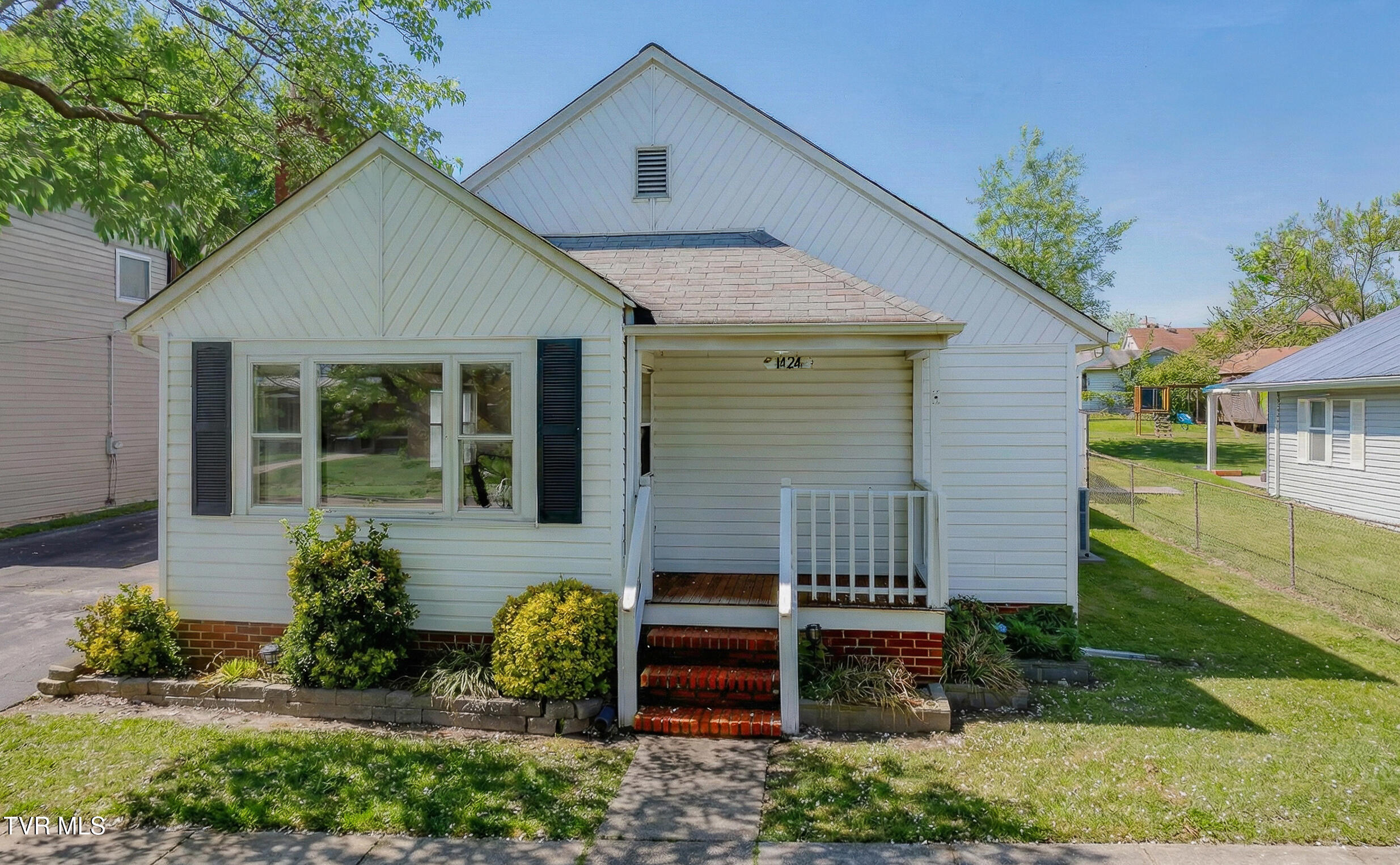 1424 Sycamore Street — photo