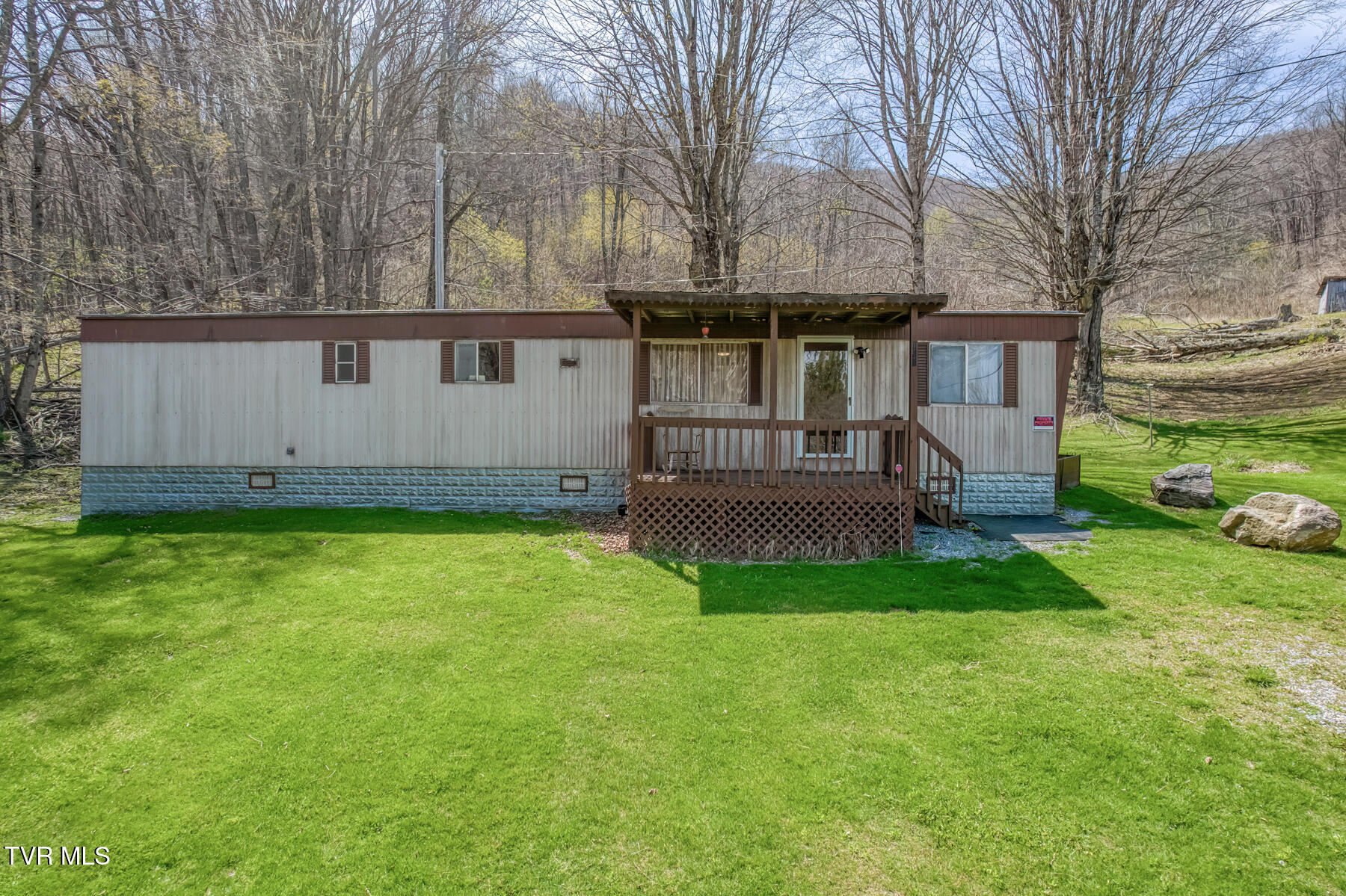 111 Hughes Hollow Road — photo