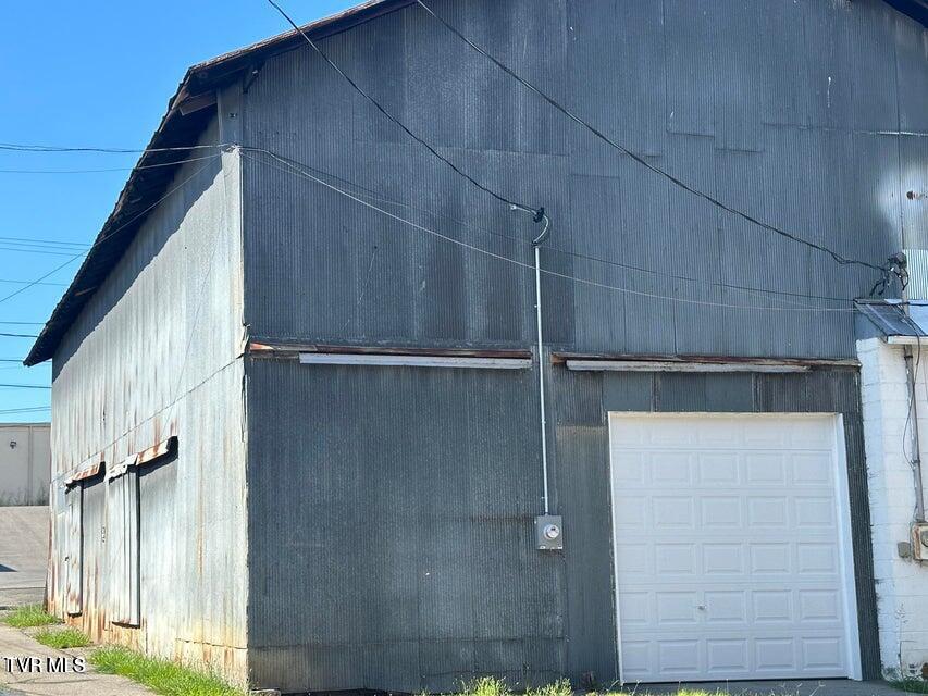 902 Jefferson Street — photo