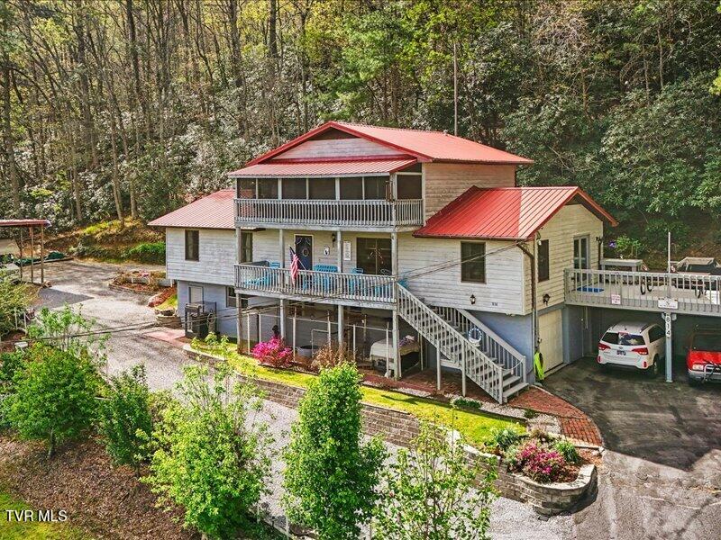 814 Dogwood Drive — photo