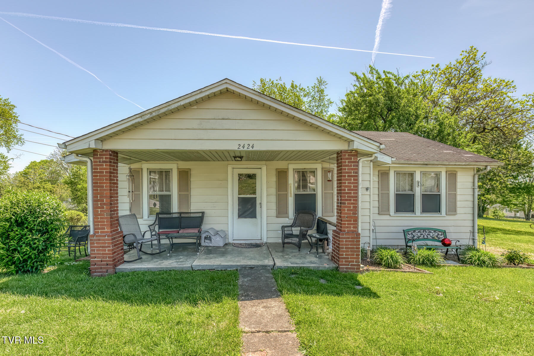 2424 Catherine Street — photo
