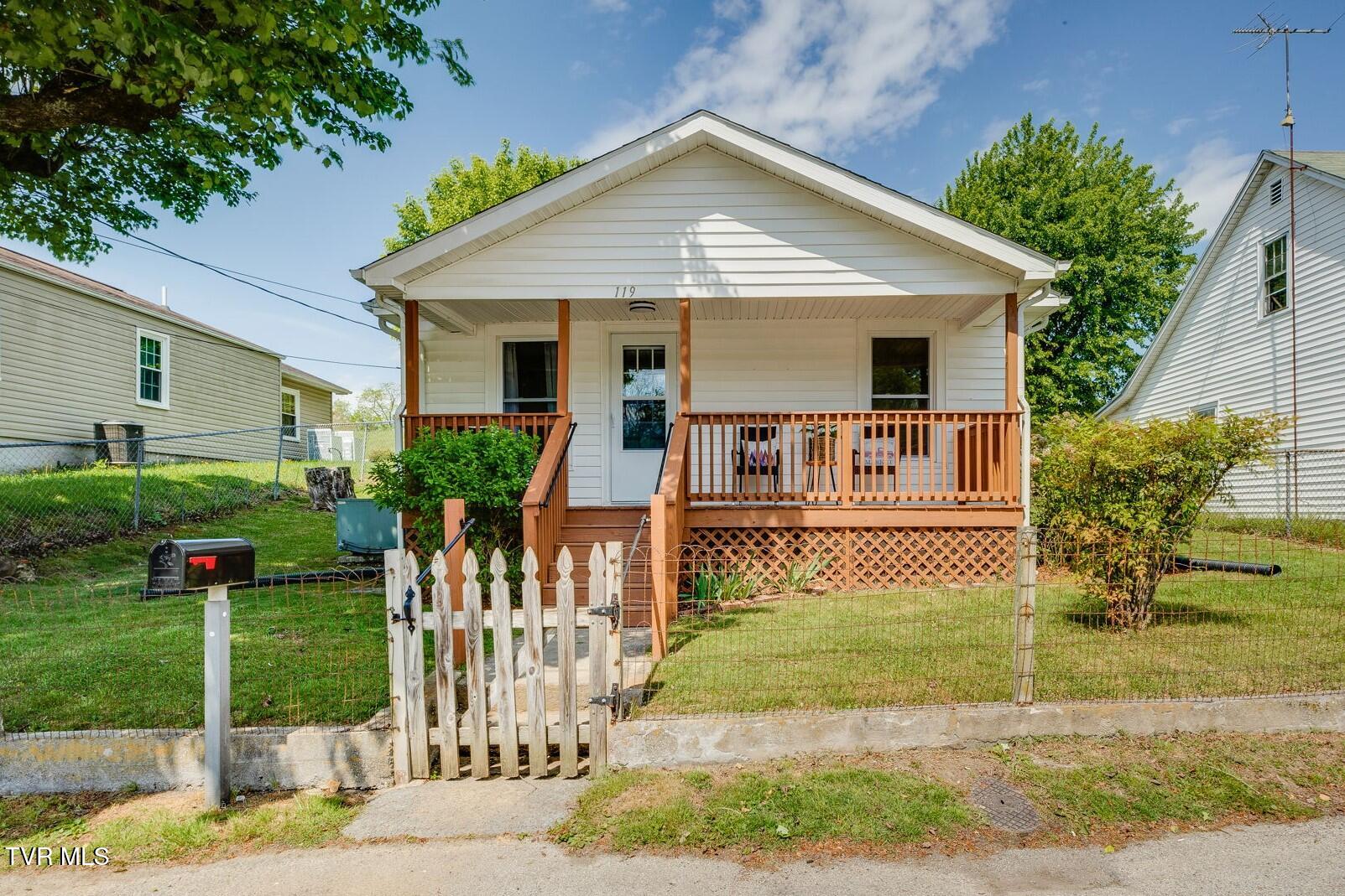 119 Esther Street — photo