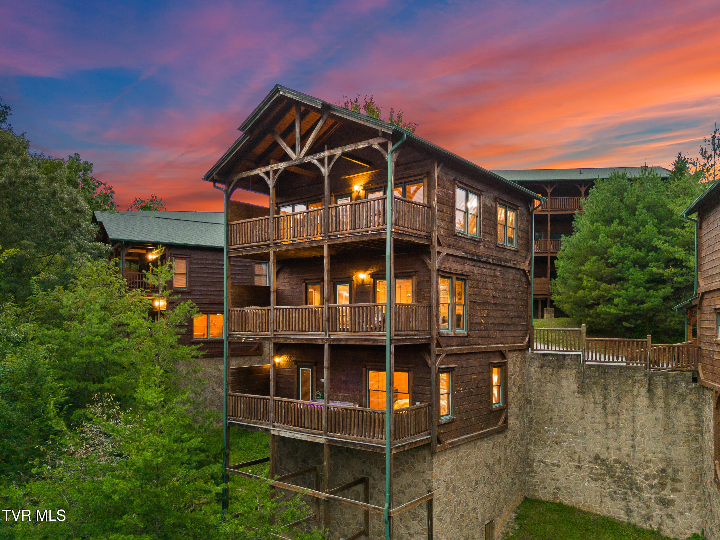 820 Great Smoky Way — photo