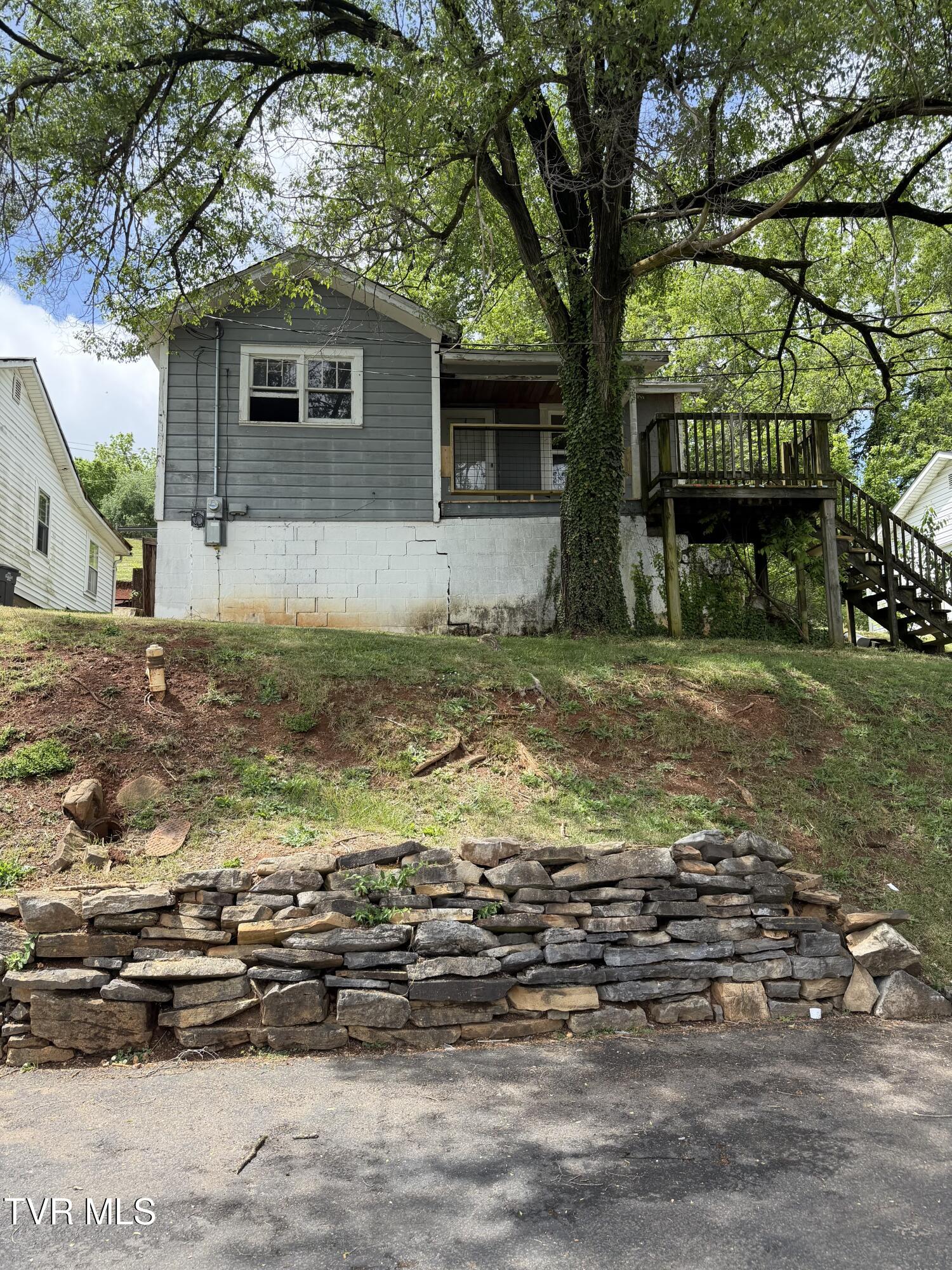 1044 Fairway Avenue — photo