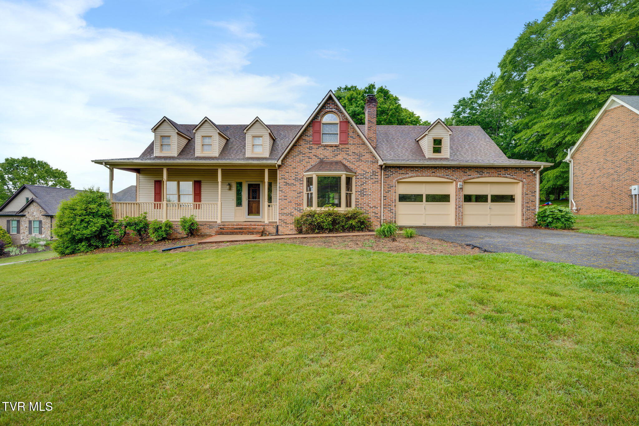 3307 Victoria Court — photo