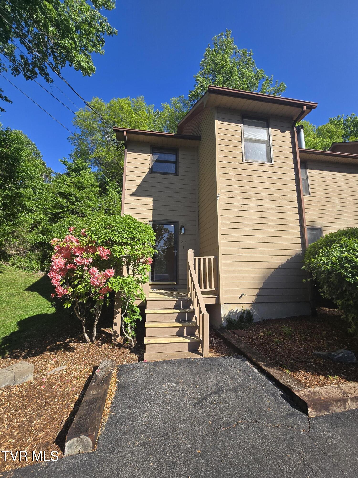 215 Windridge Colony 215 — photo