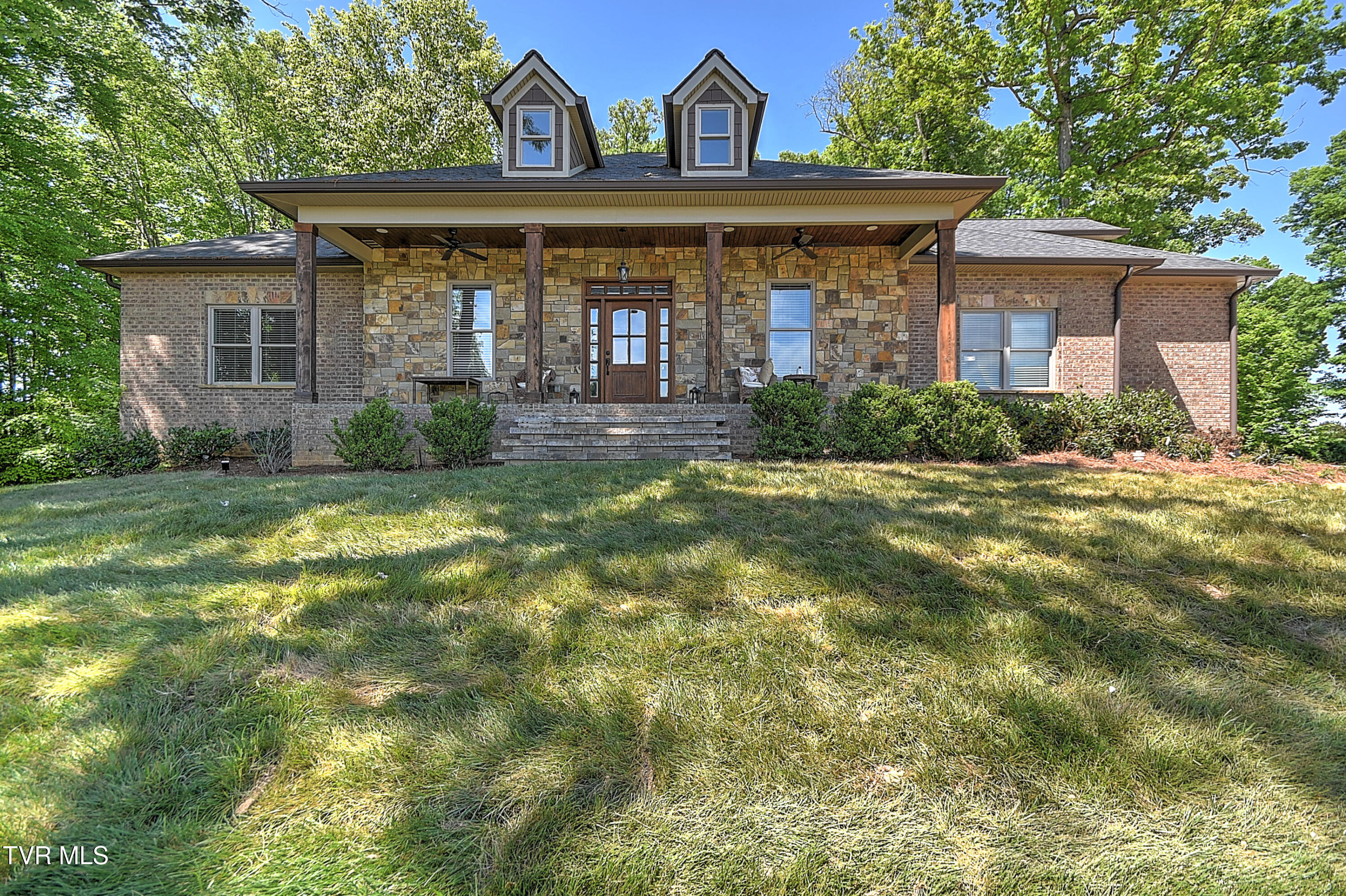 104 Lookout Court — photo