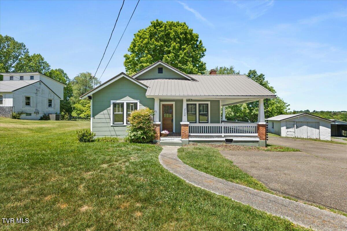 2736 West Walnut Street — photo