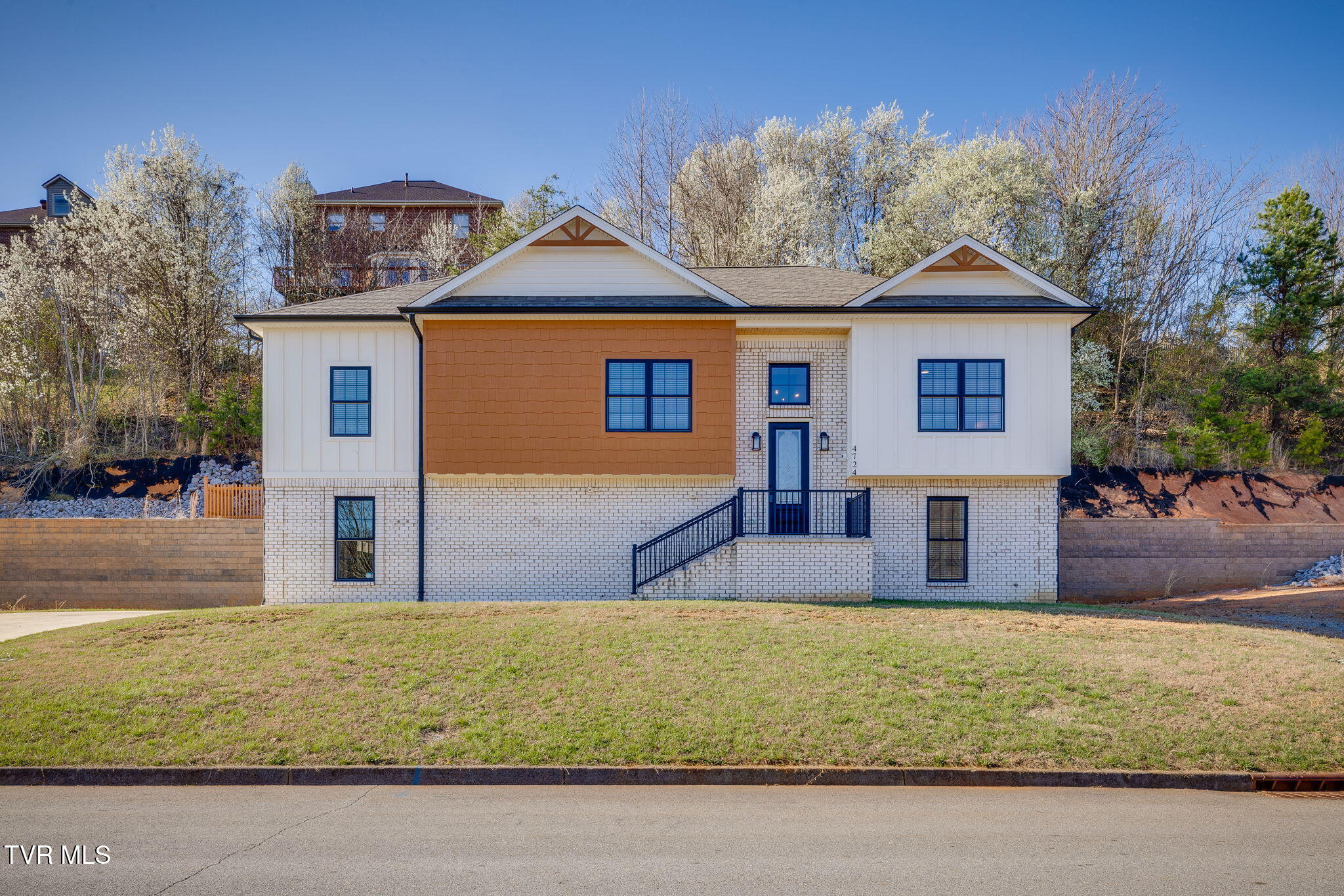 4724 Sterling Lane — photo