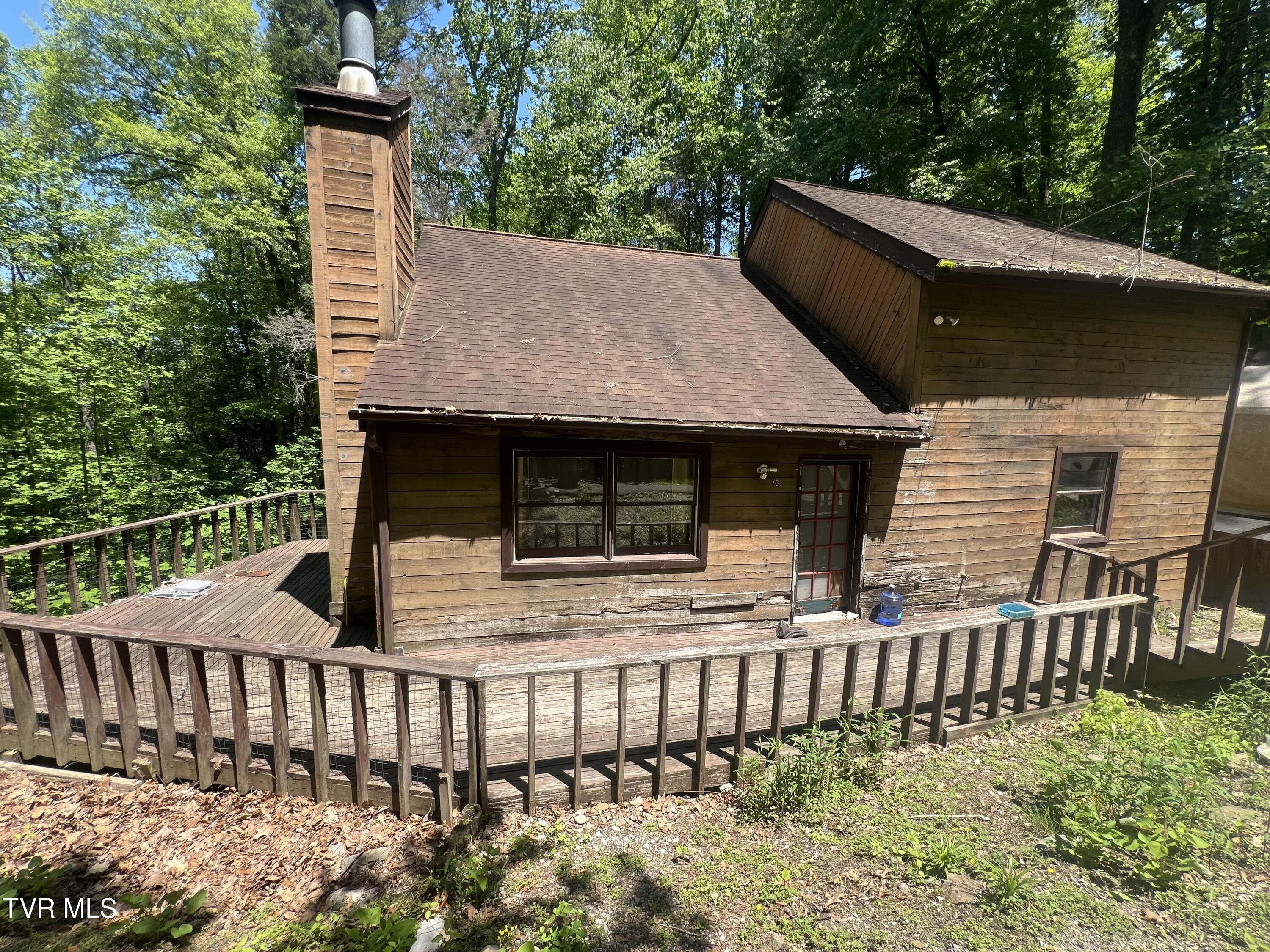705 Southeast Laurel Lane — photo