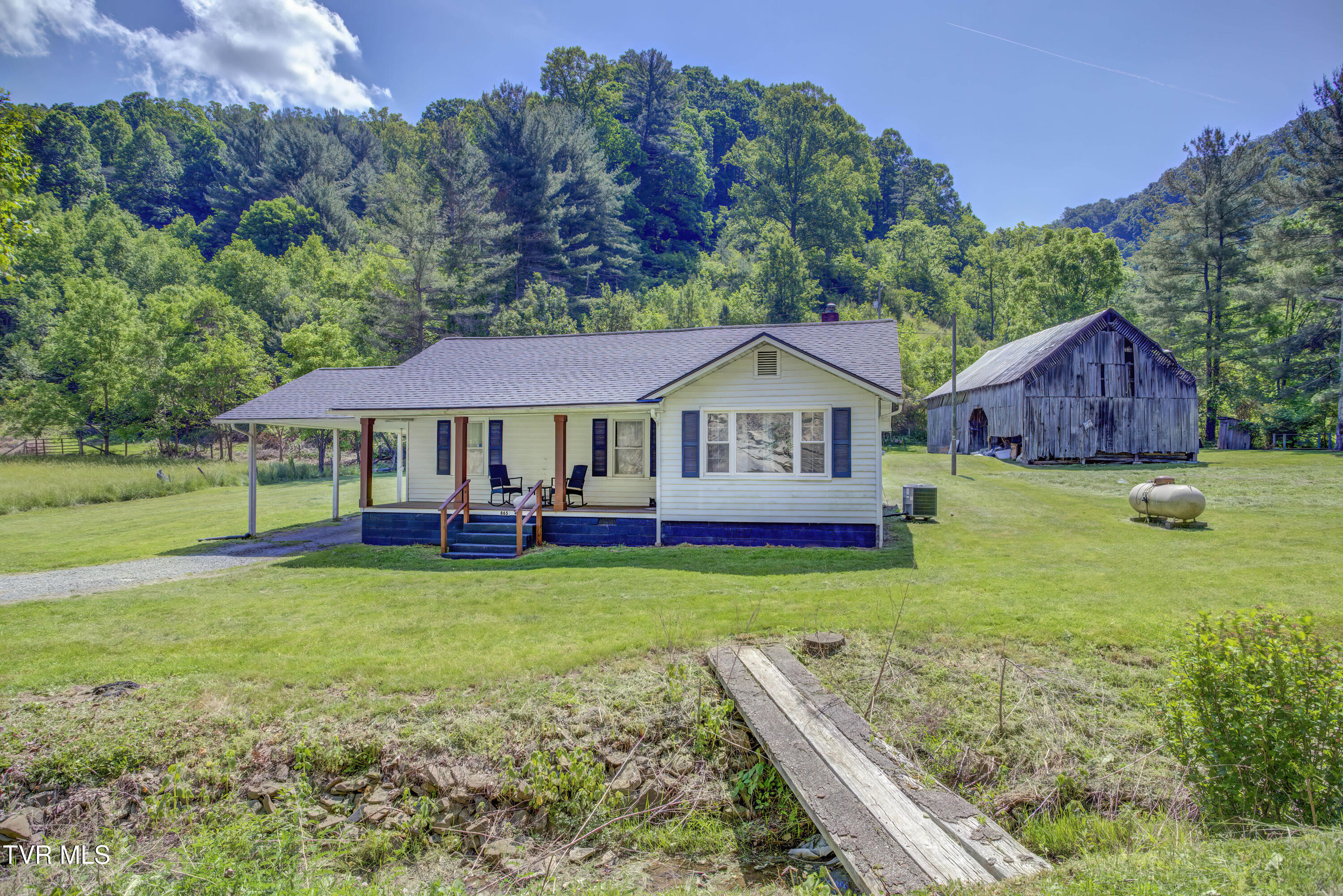 865 Shelleys Road — photo