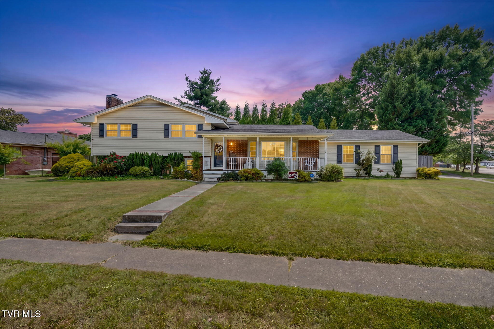 1801 Hermitage Drive — photo