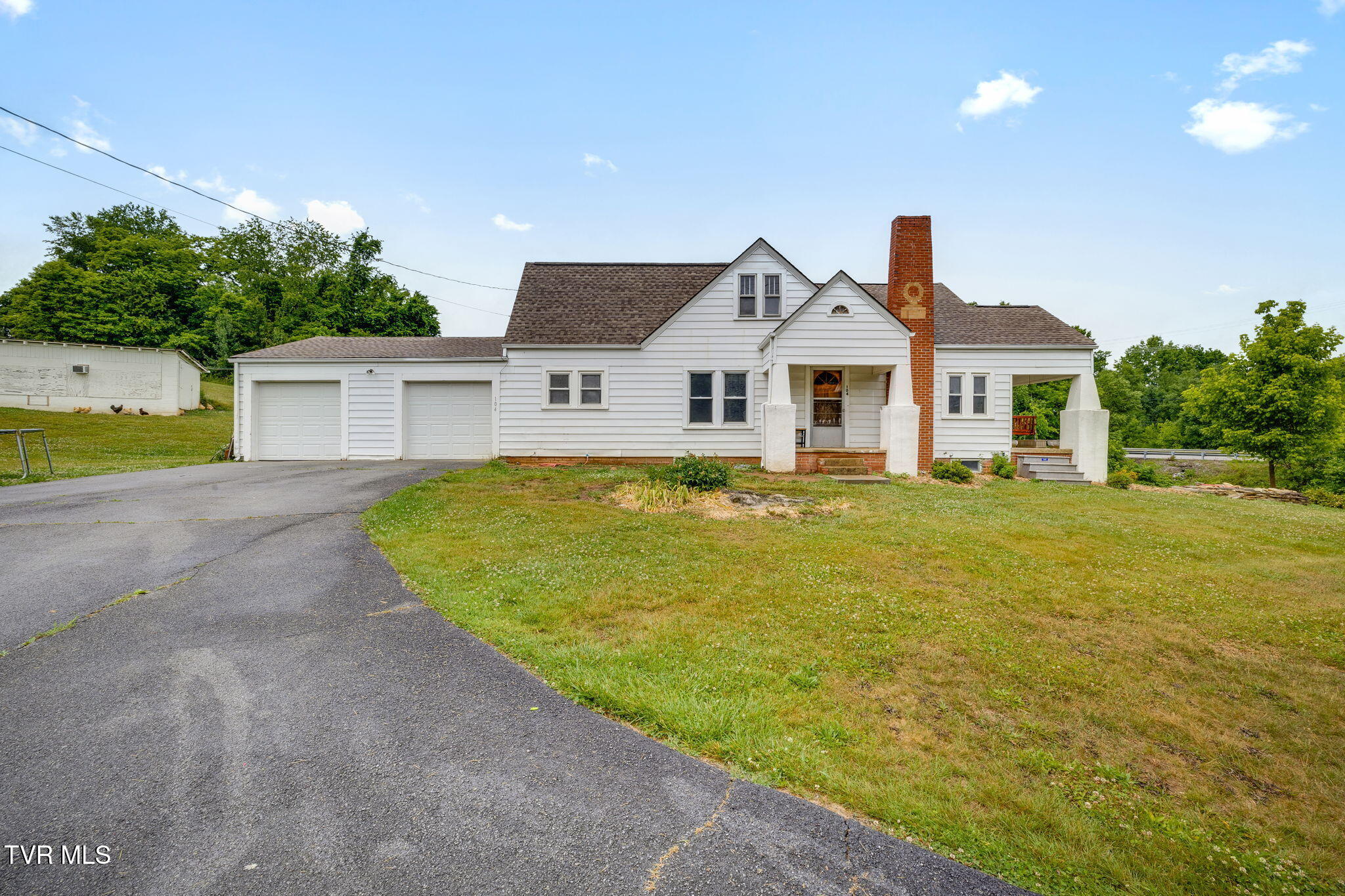 104 Pond Springs Road — photo