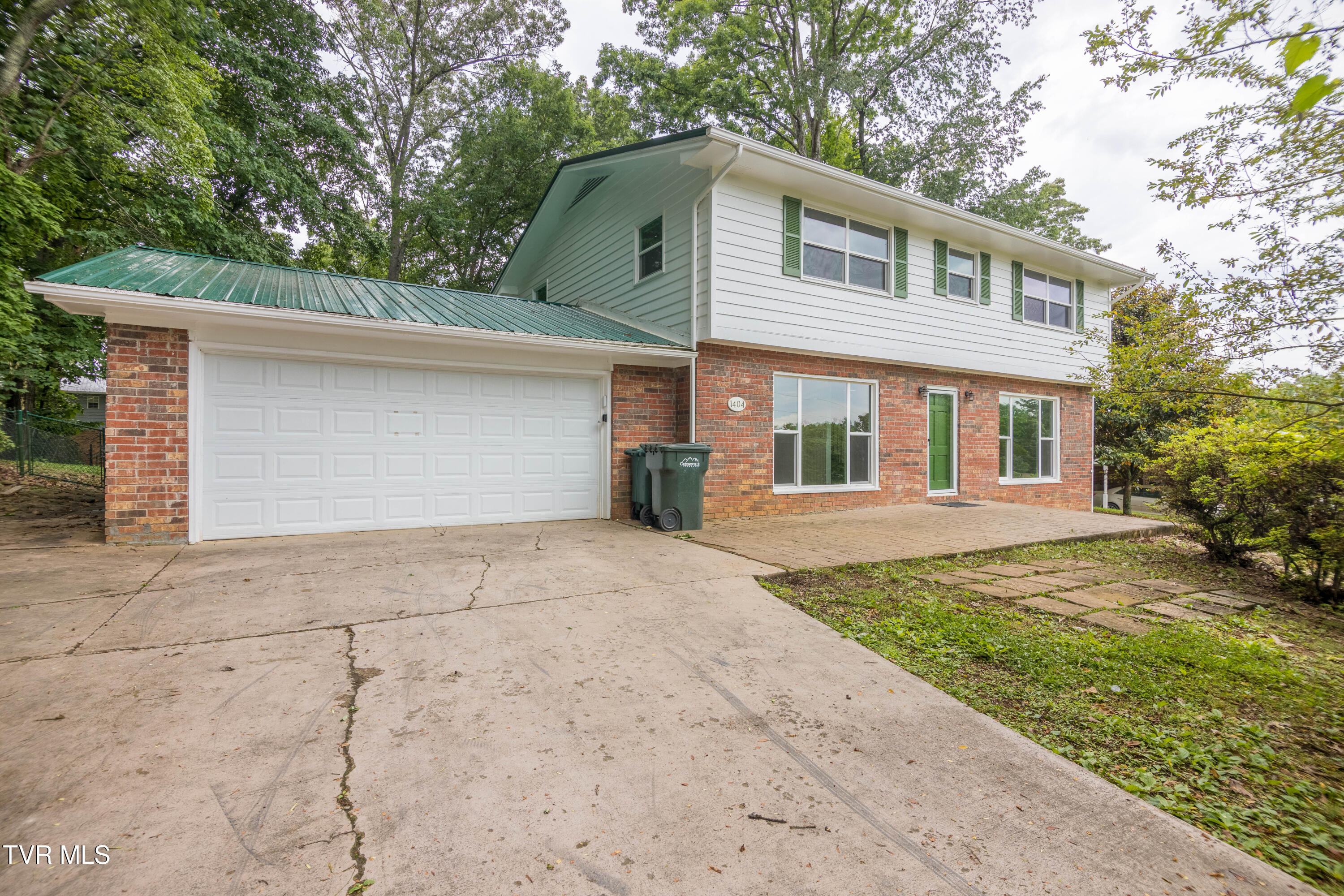 1404 Brentwood Drive — photo