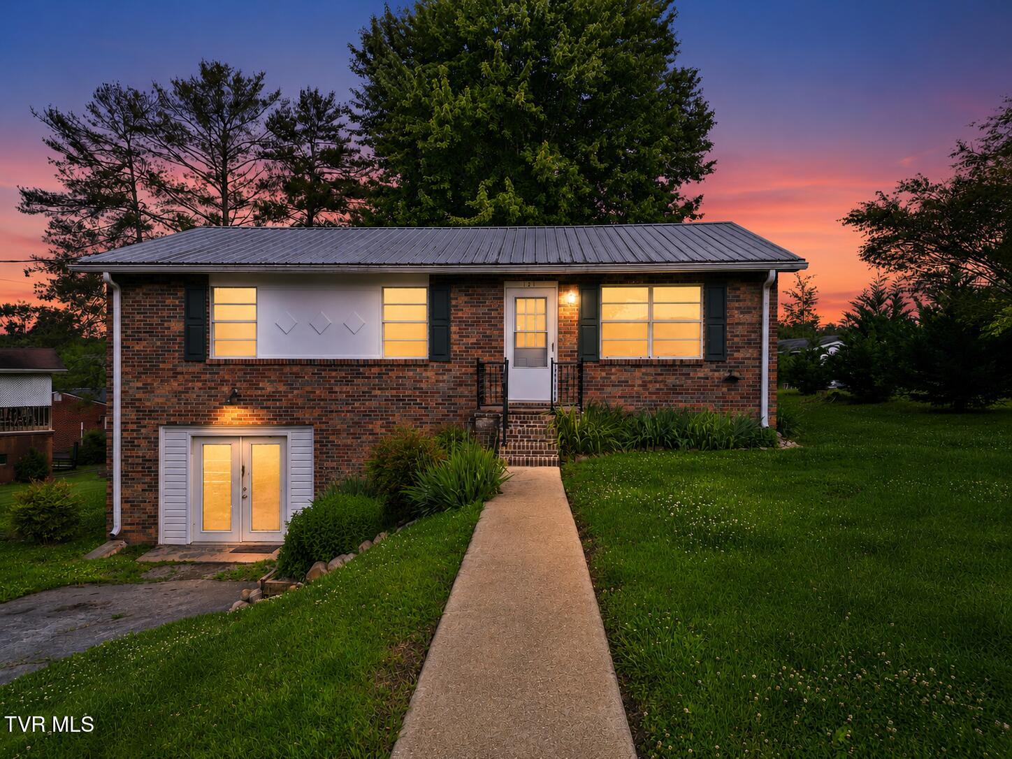 121 York Drive — photo