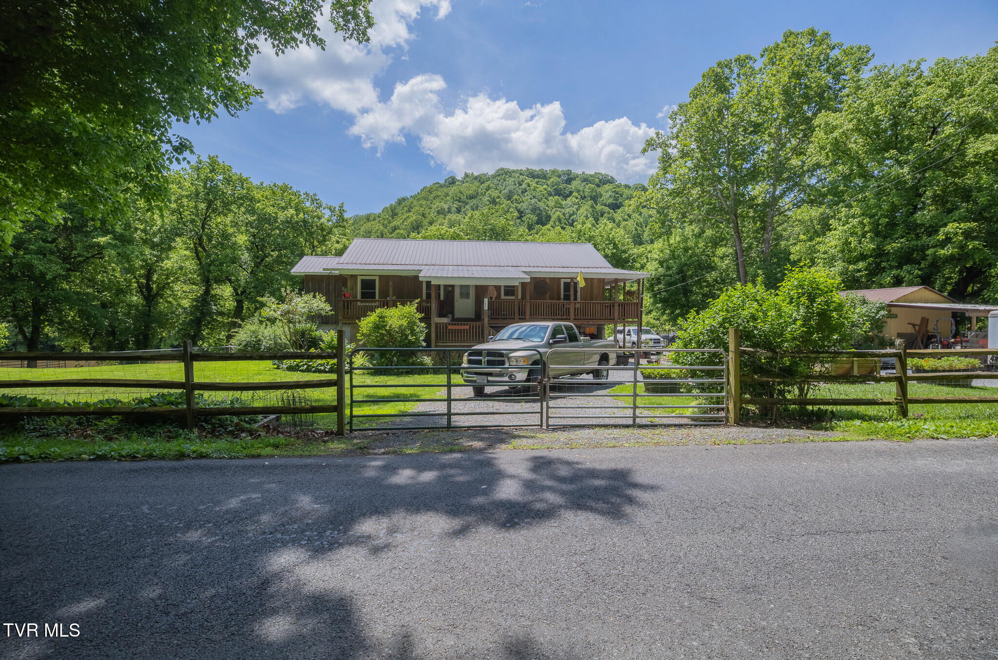 17088 North Fork River Road — photo