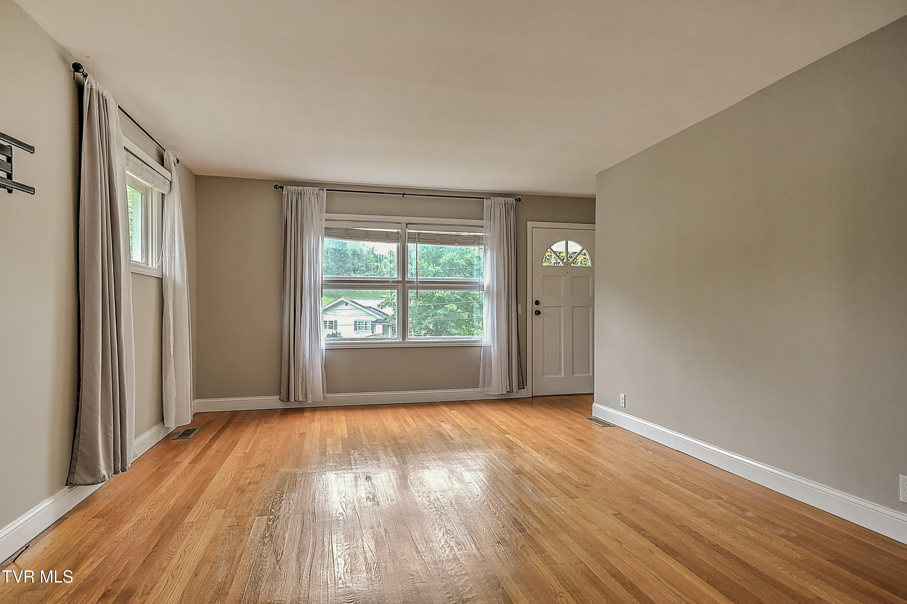 166 Reading Road — photo