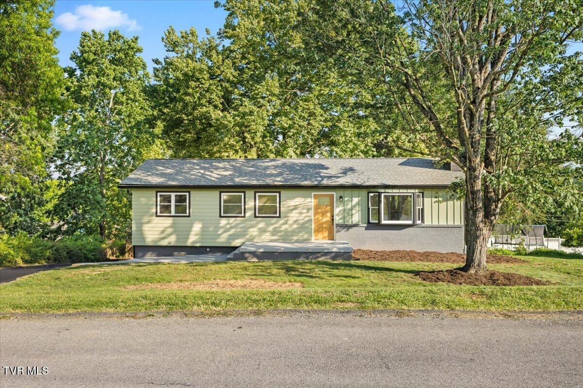 301 Carolyn Circle — photo