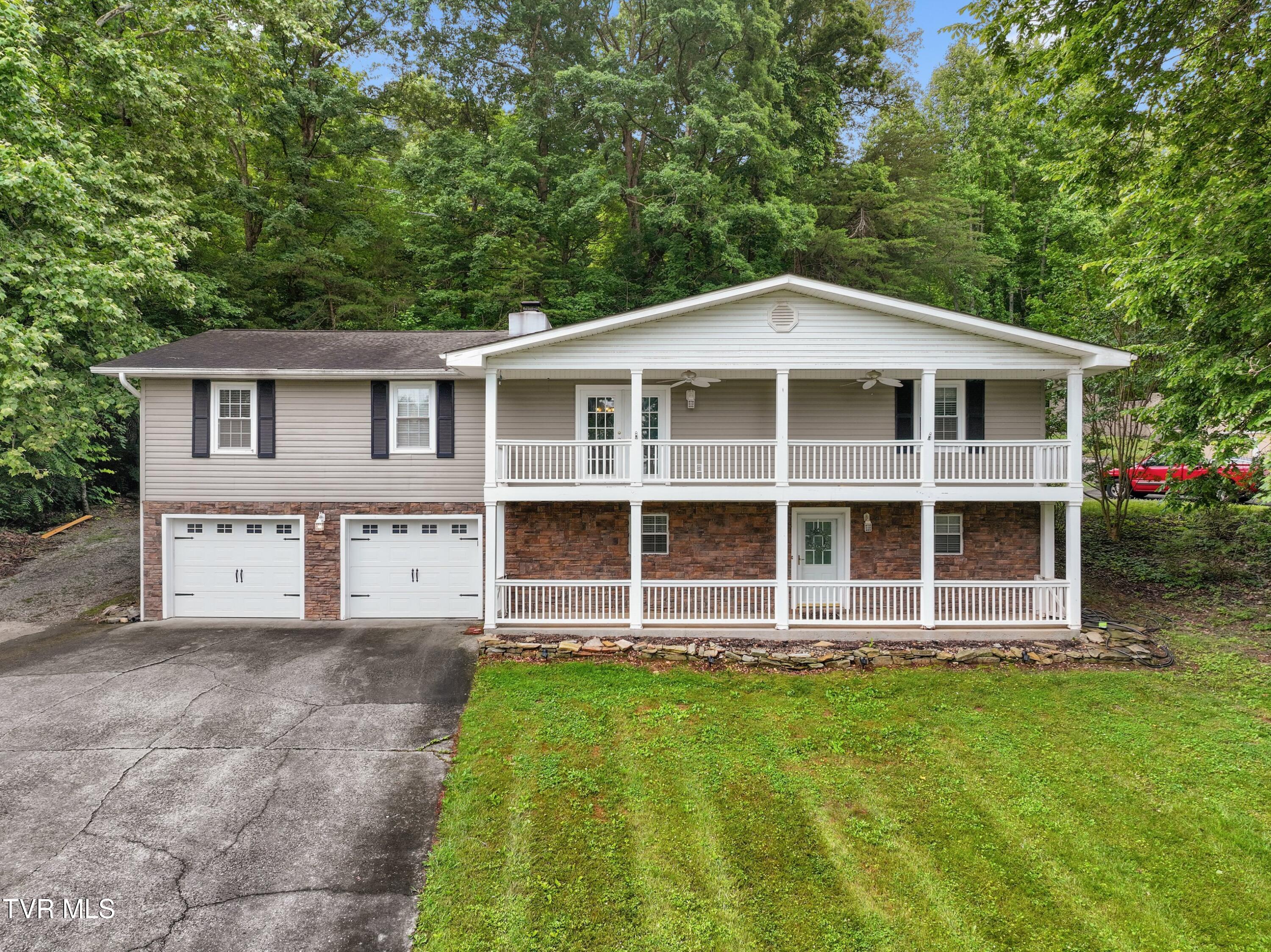 1302 Irwin Drive — photo