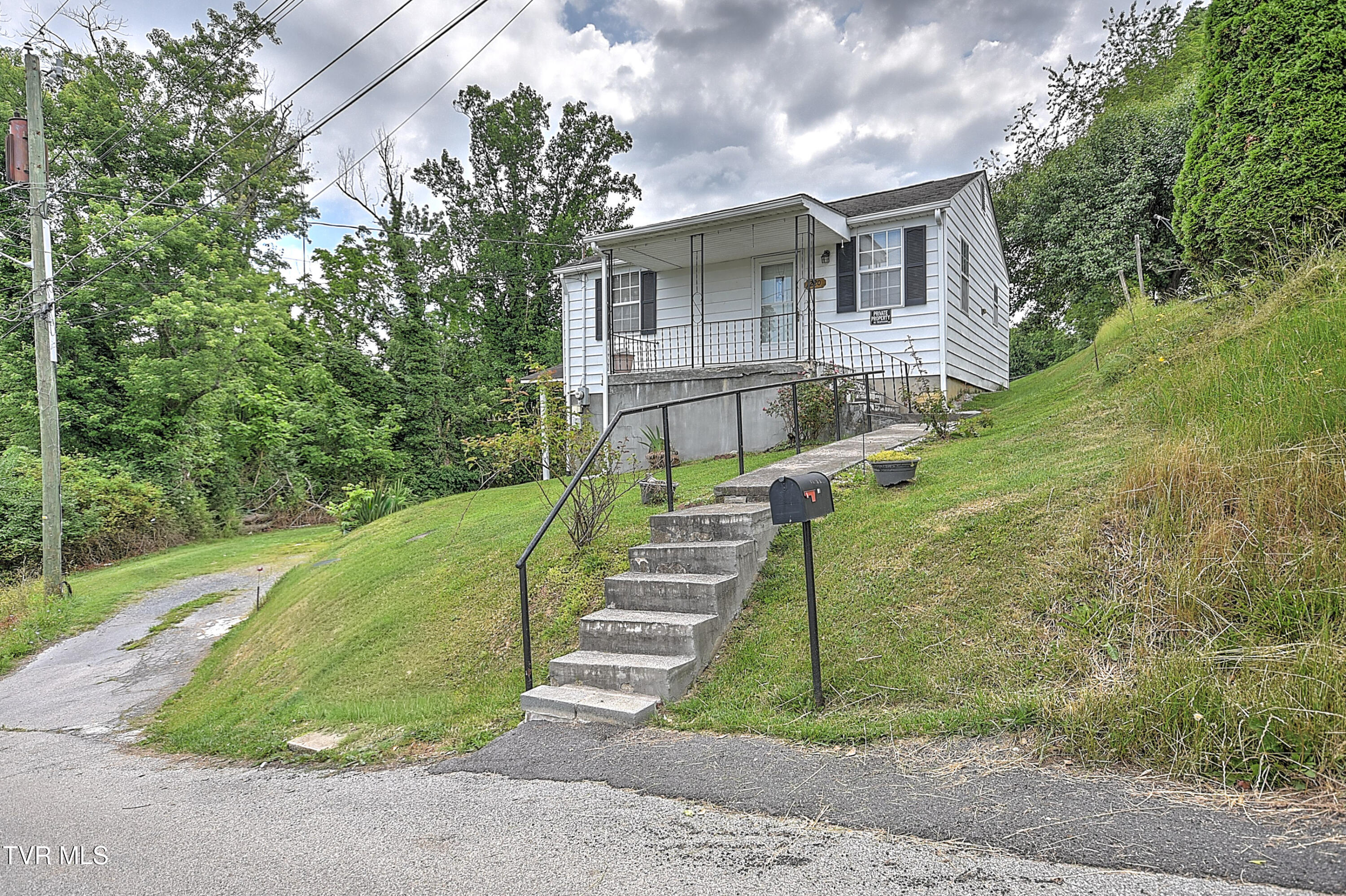 220 Elizabeth Street — photo