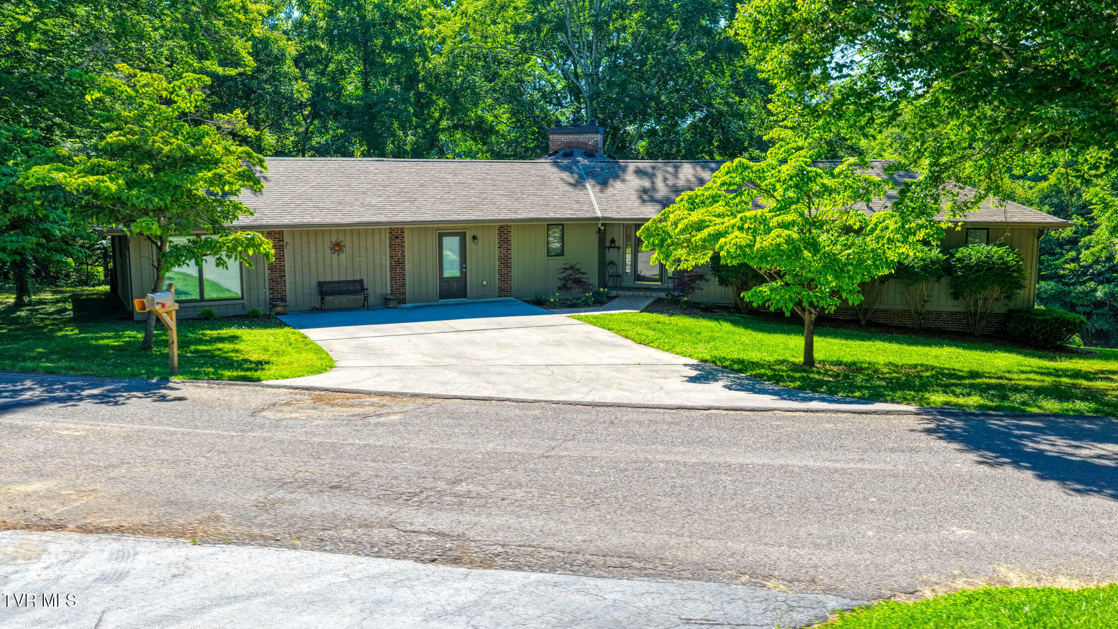 707 West Hlls Drive — photo