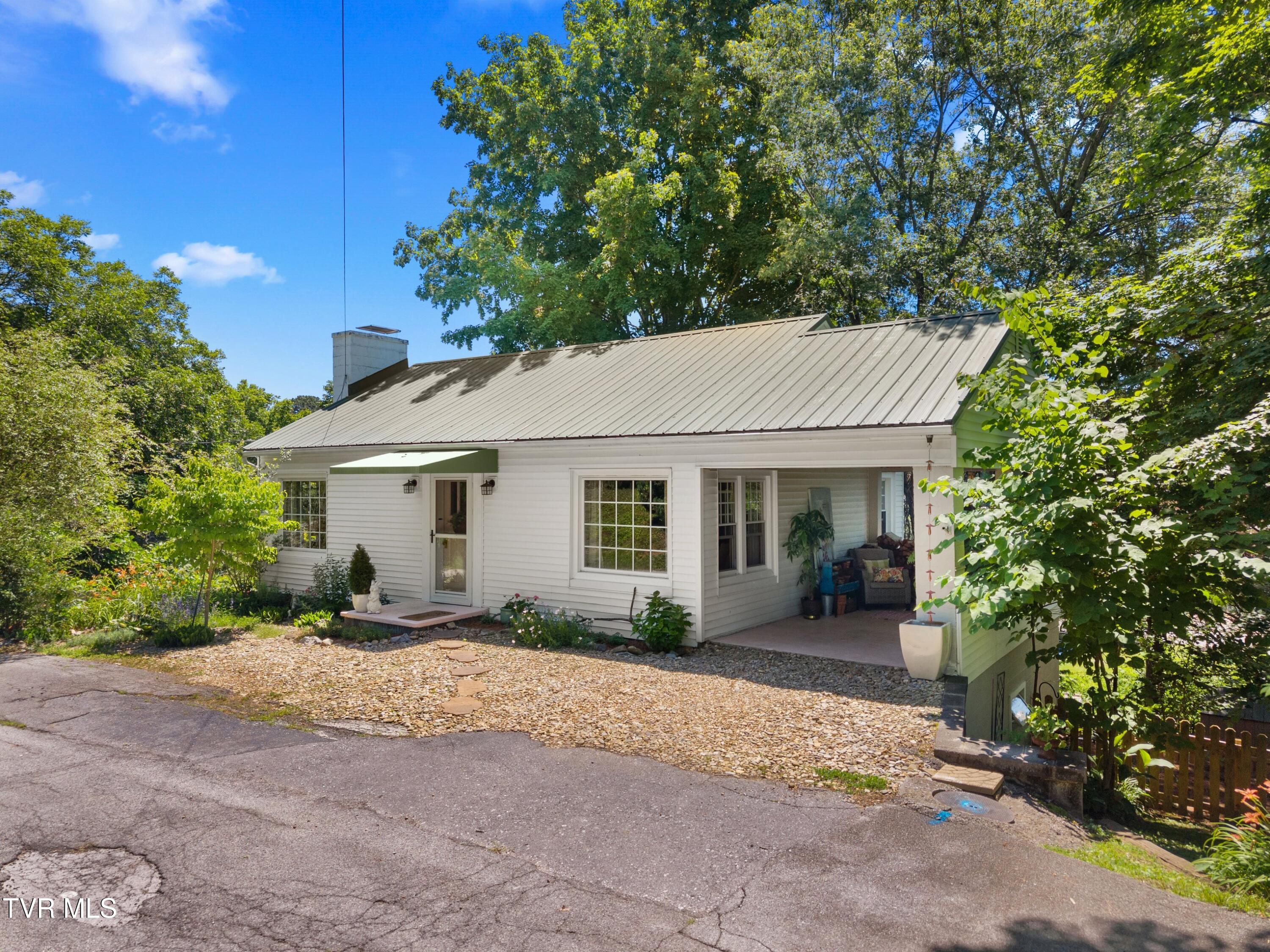 218 Circle Drive — photo