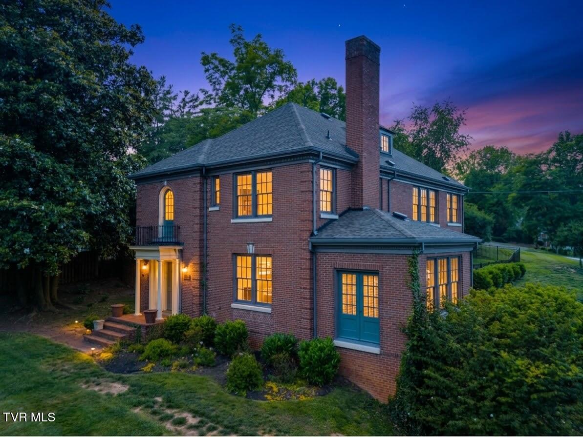 290 Long Crescent Drive — photo